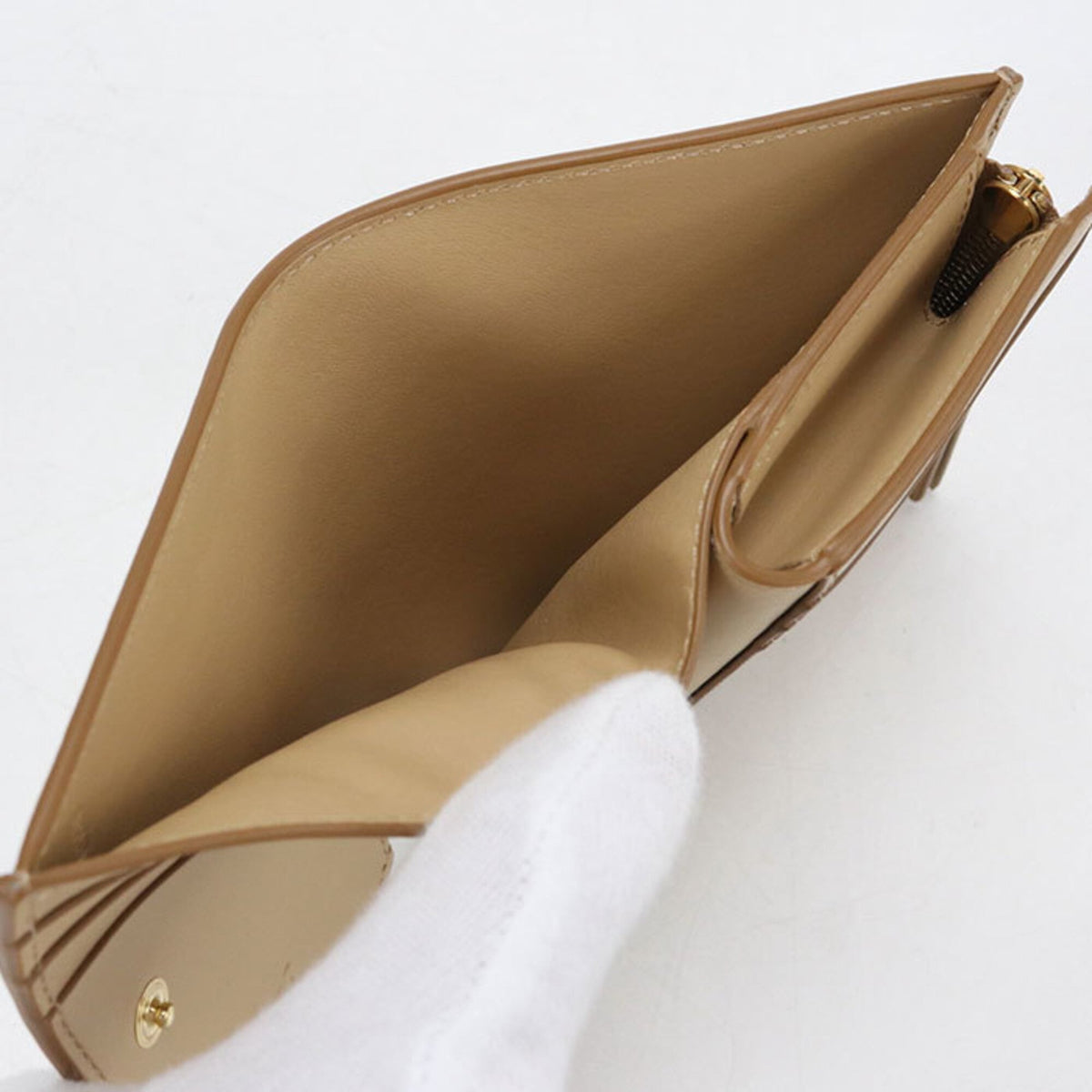Loewe White Leather Wallet (Bi-Fold) (Pre-Owned)