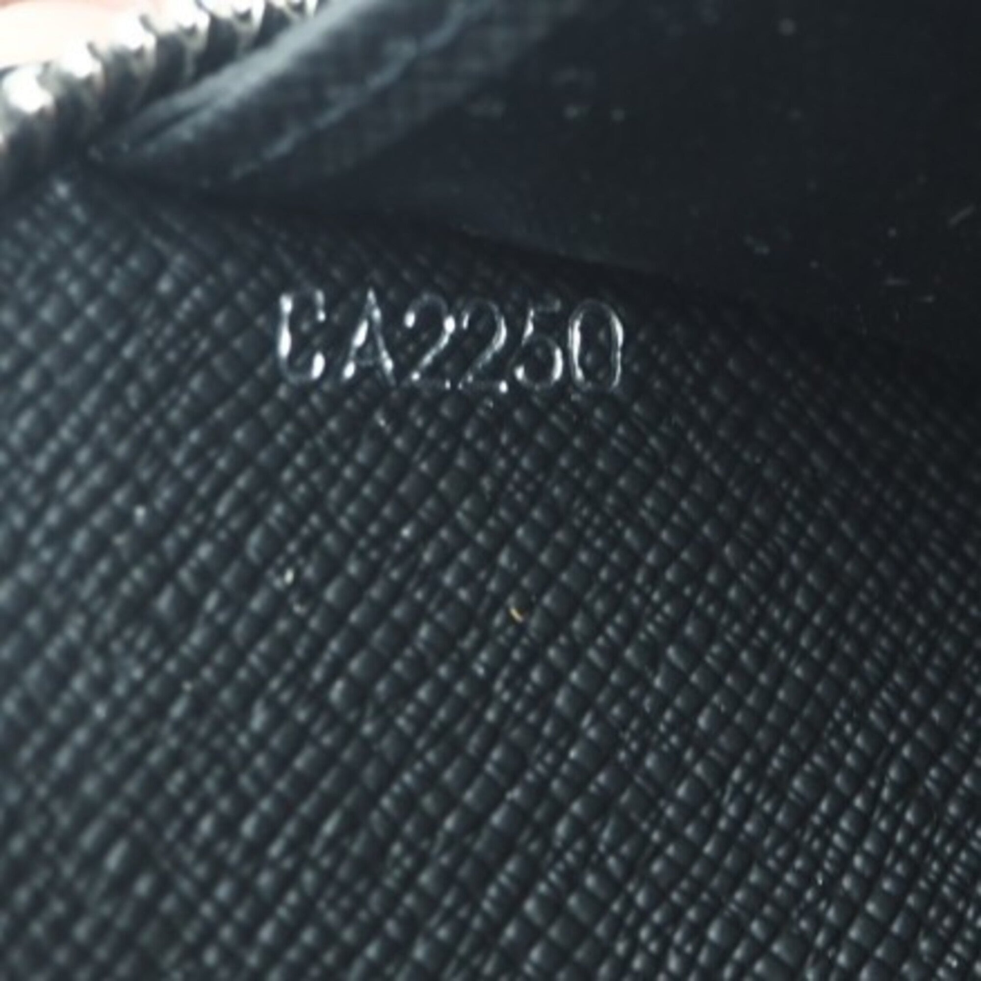 Louis Vuitton Taiga Black Leather Long Wallet (Bi-Fold) (Pre-Owned)