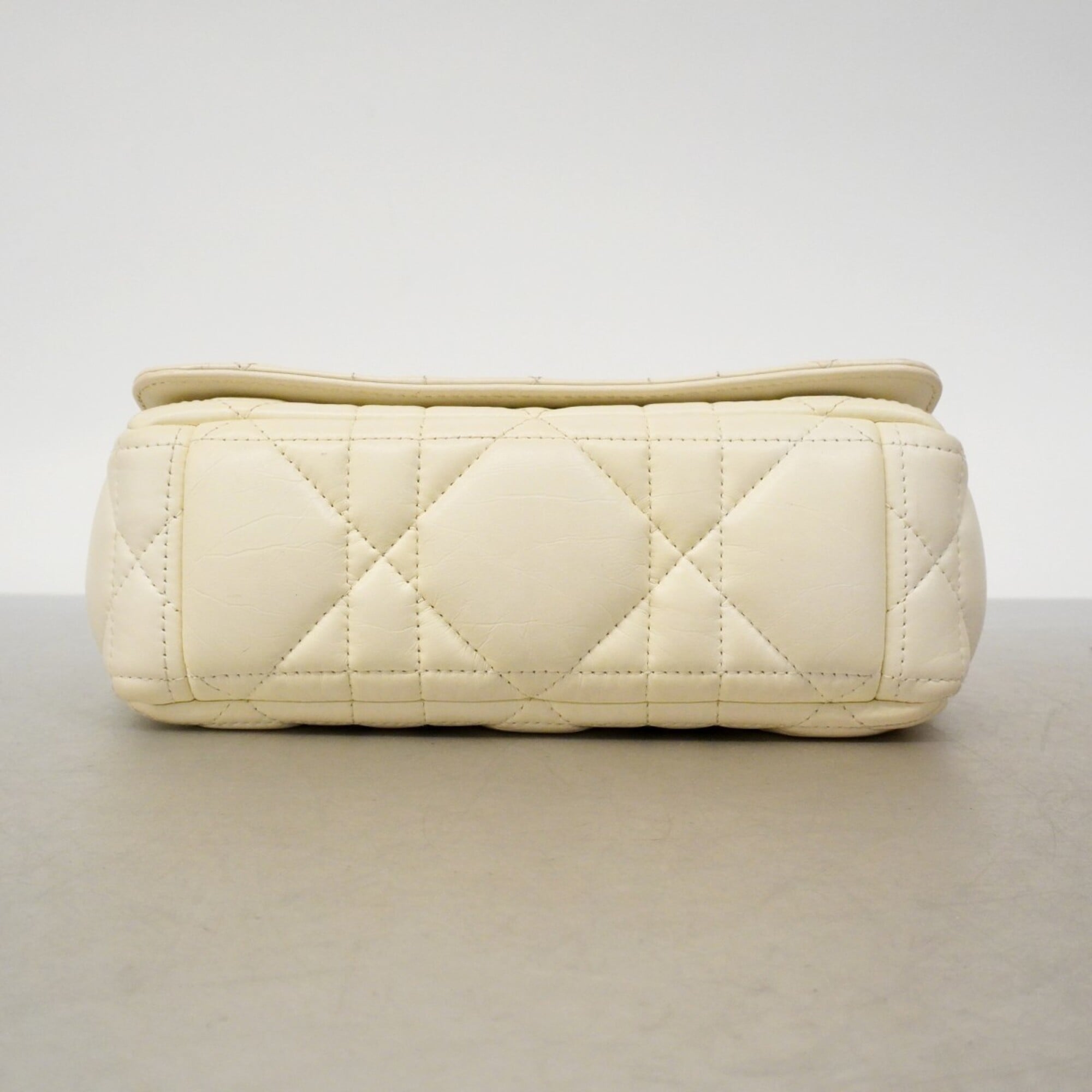 Christian Dior White Leather Shoulder Bag (Pre-Owned)