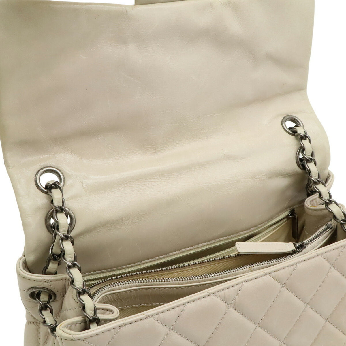 Chanel Matelasse Beige Sand Leather Shoulder Bag (Pre-Owned)