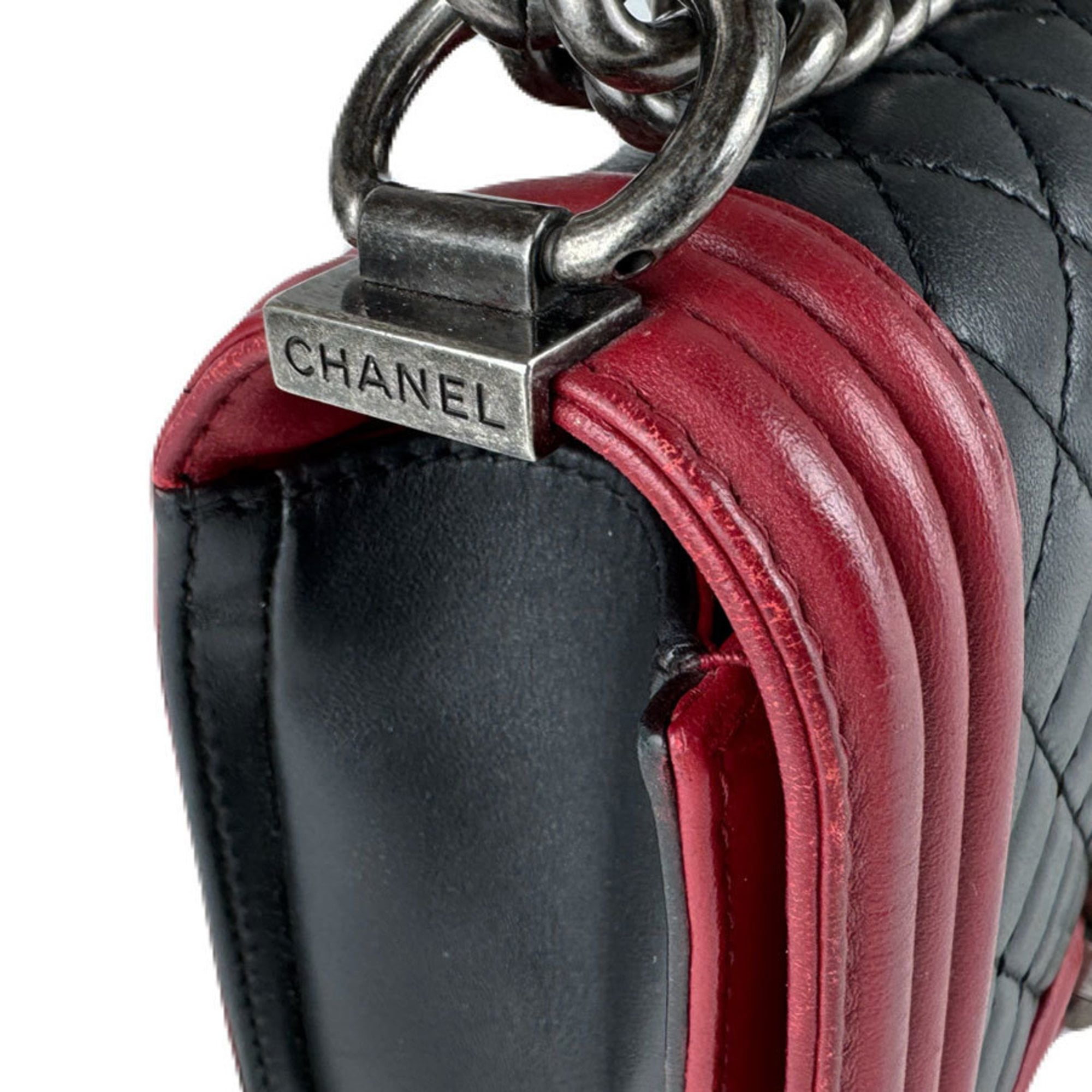 Chanel Black Red Color Leather Shoulder Bag (Pre-Owned)