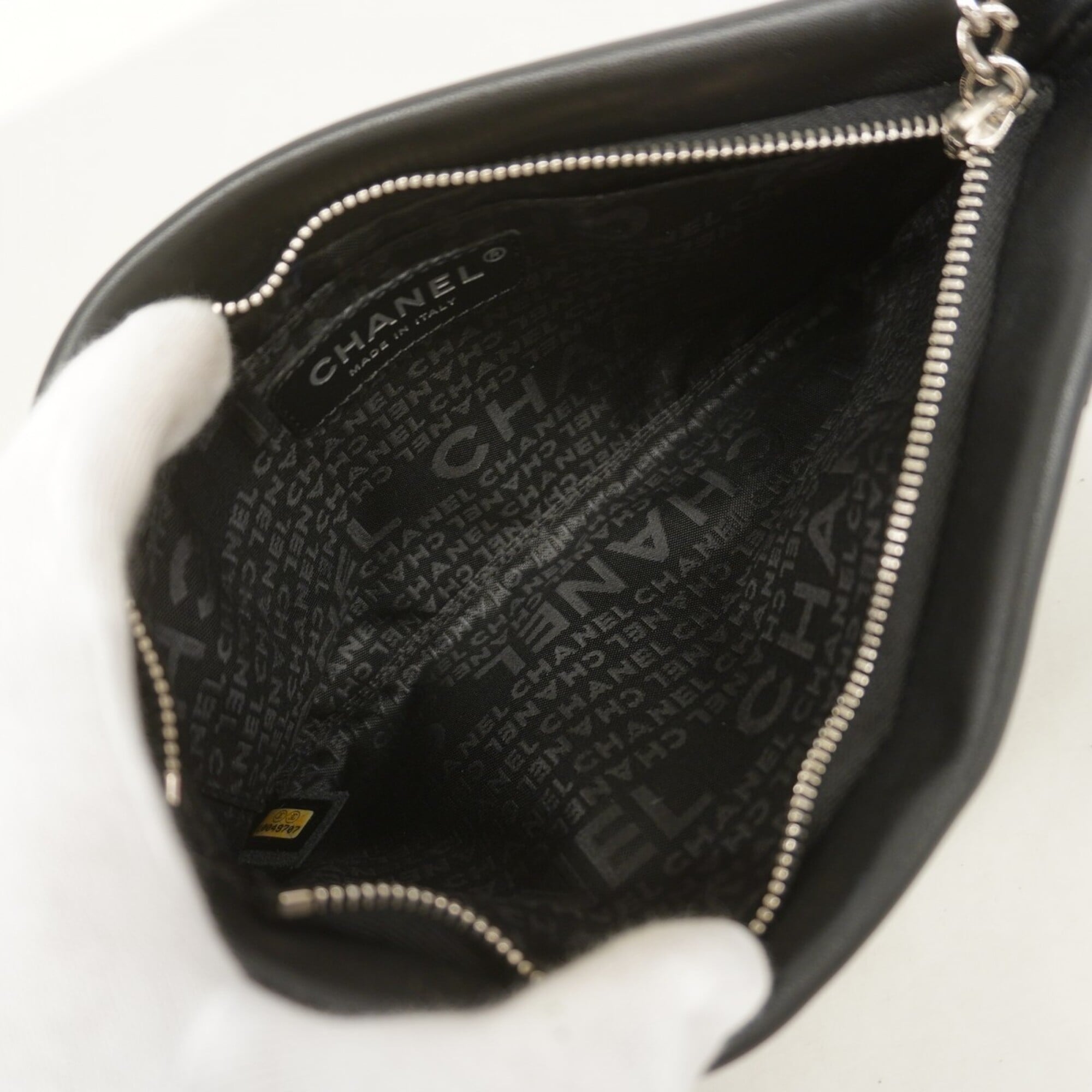 Chanel Black Leather Pouch (Pre-Owned)