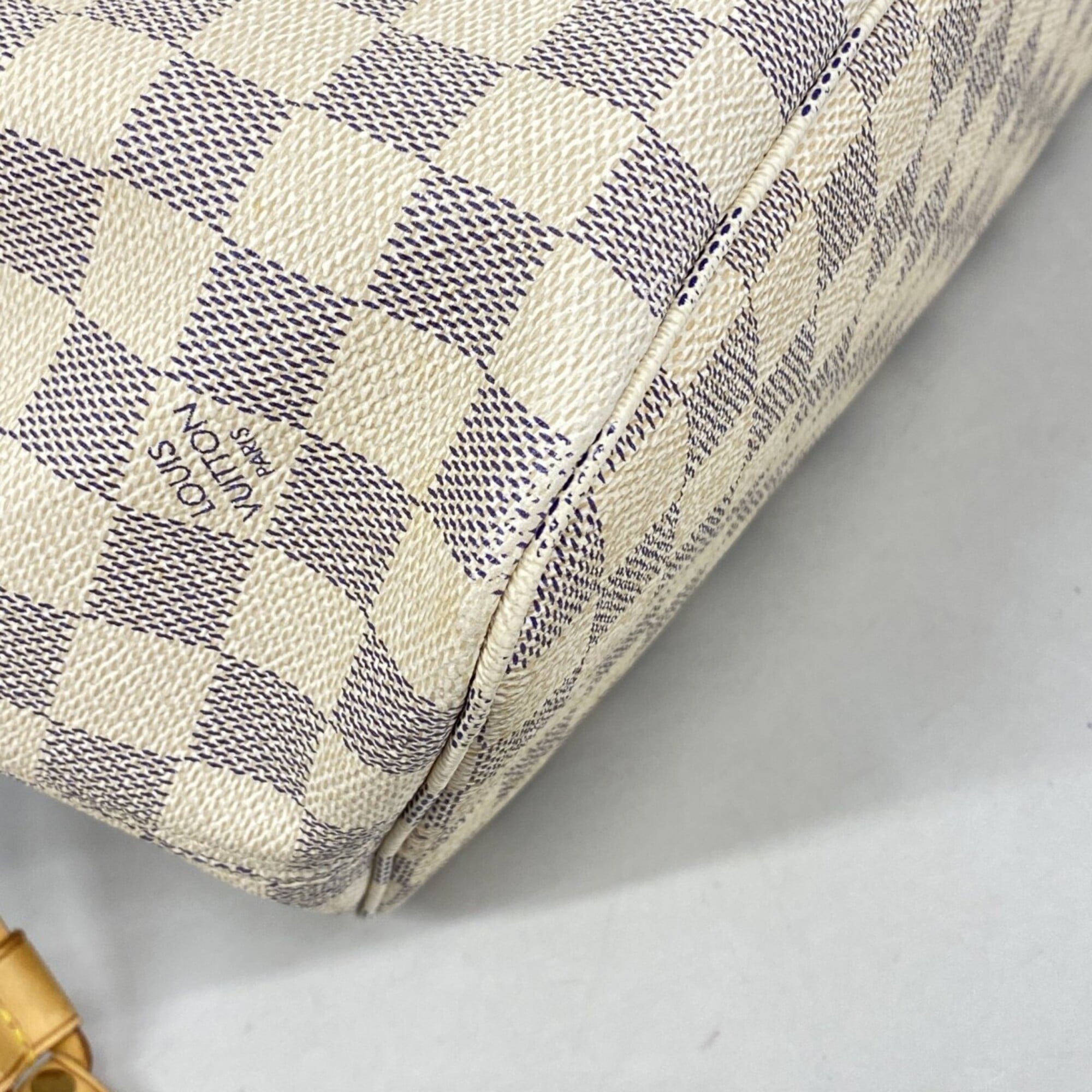 Louis Vuitton White Tote Bag (Pre-Owned)