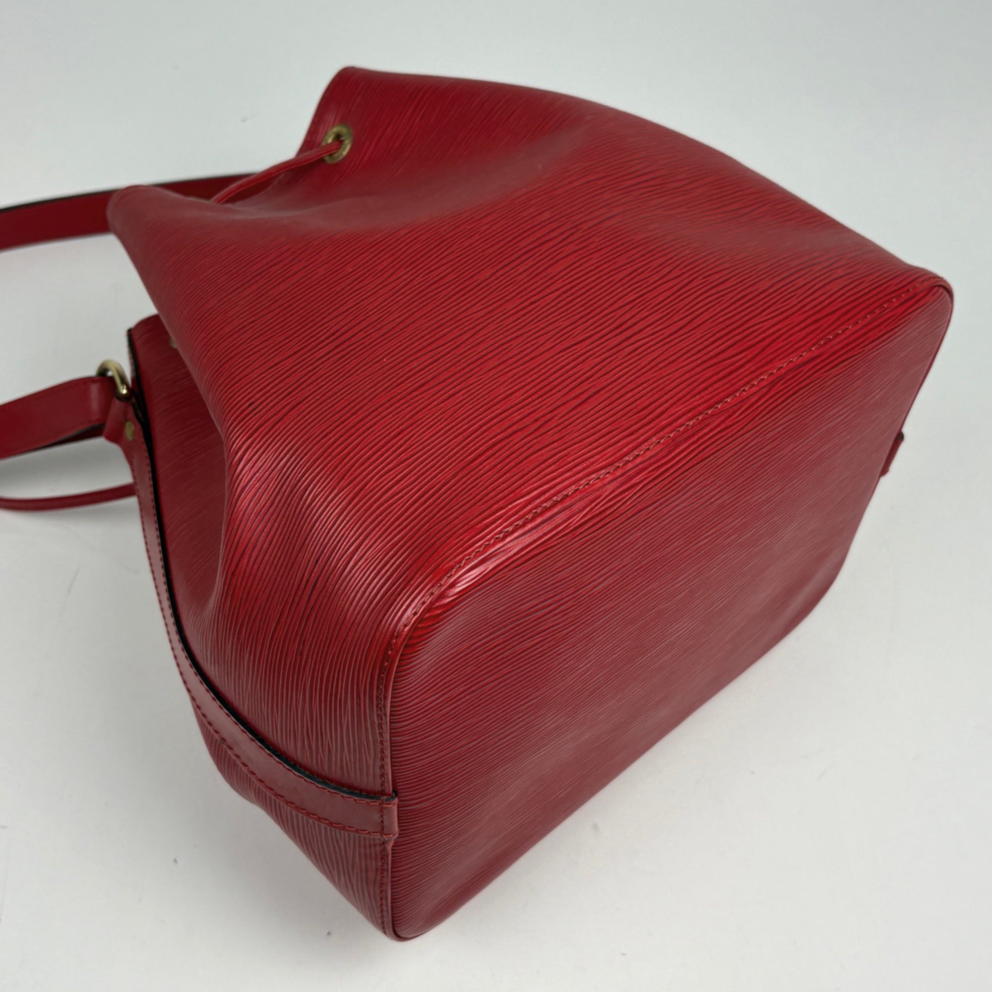 Louis Vuitton Castilian Red Epi Leather Shoulder Bag (Pre-Owned)
