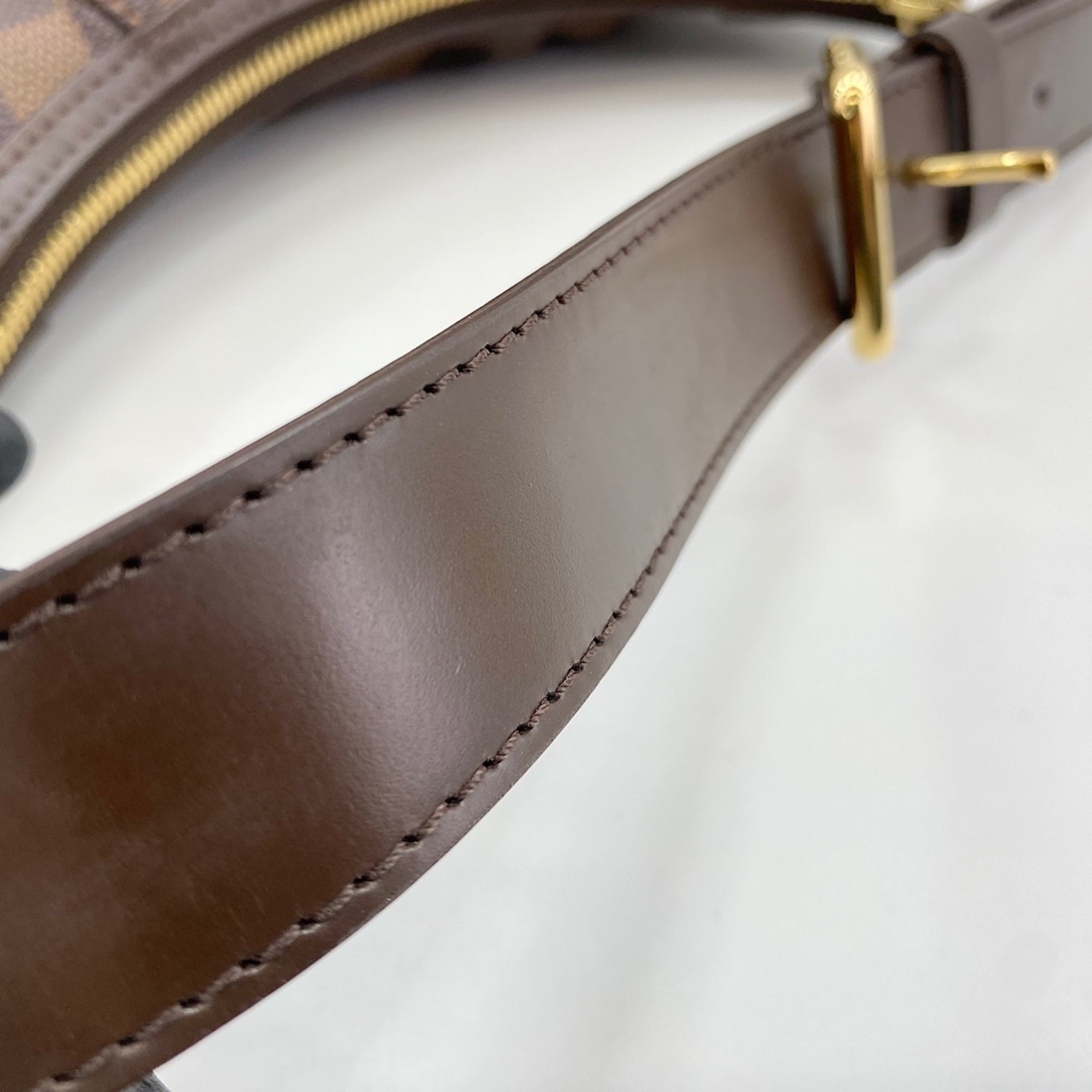 Louis Vuitton Brown Shoulder Bag (Pre-Owned)