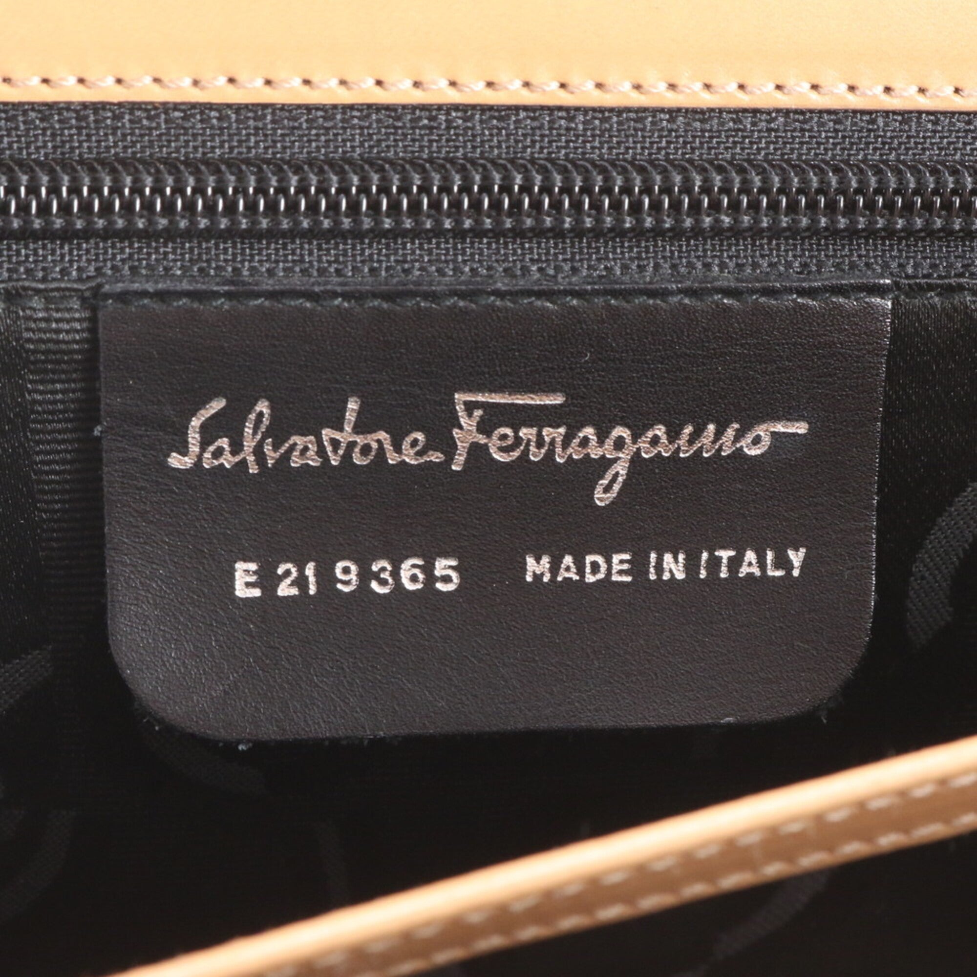 Salvatore Ferragamo Beige Leather Handbag Shoulder Bag (Pre-Owned)