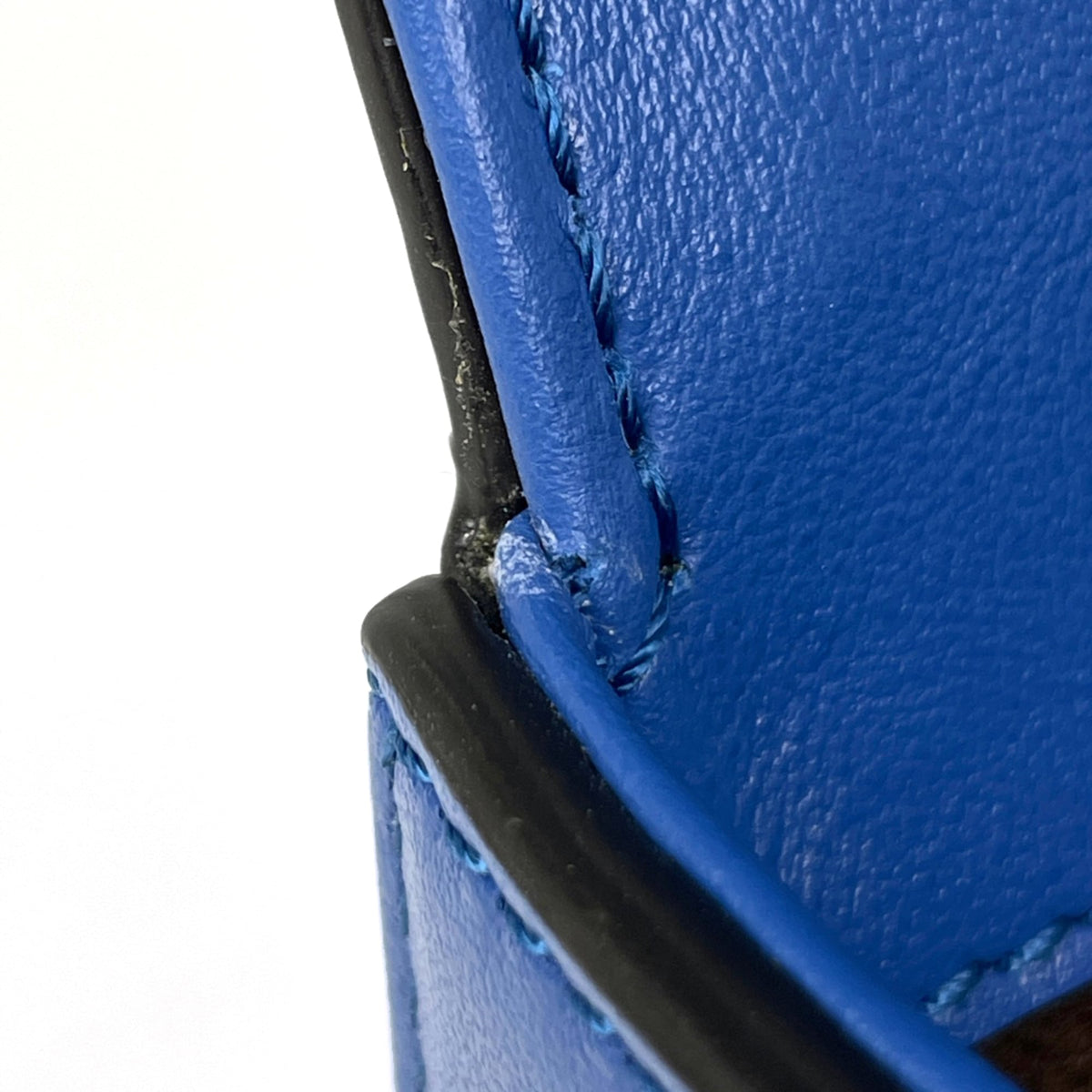 Tod's Blue Leather Shoulder Bag (Pre-Owned)