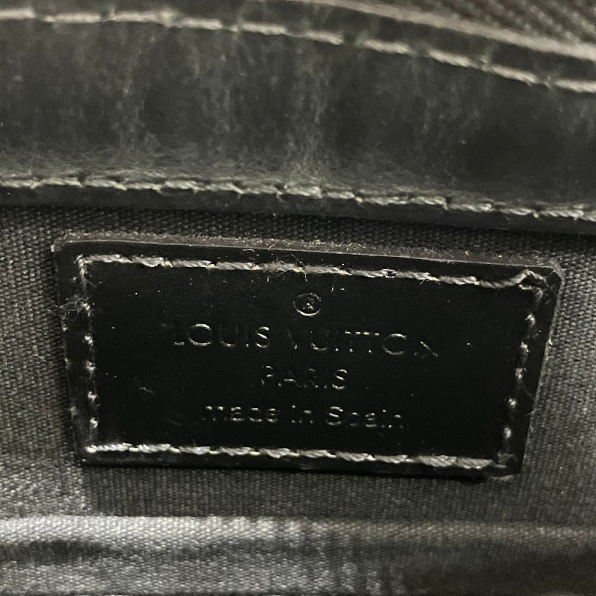 Louis Vuitton Black Leather Shoulder Bag (Pre-Owned)