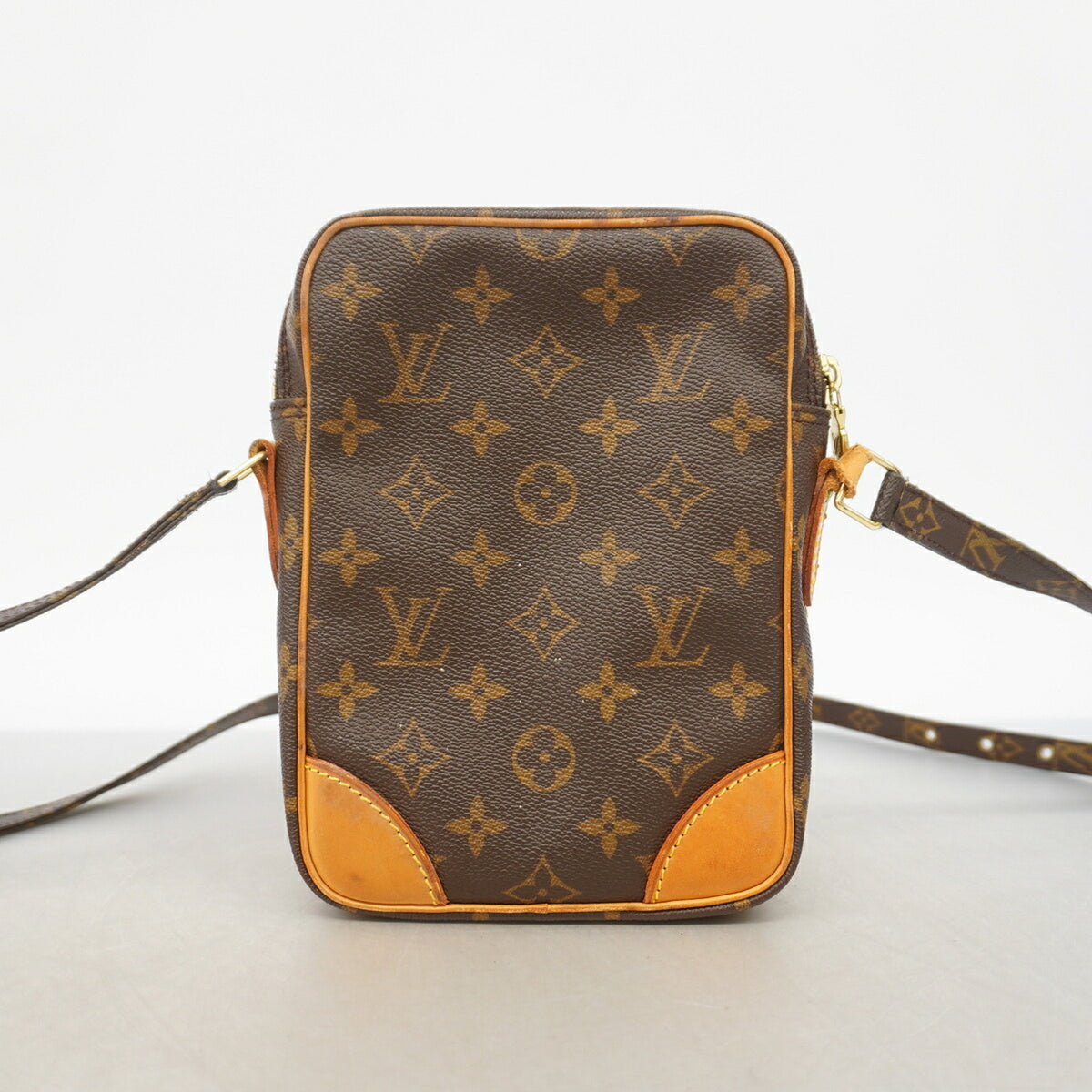 Louis Vuitton Brown Shoulder Bag (Pre-Owned)