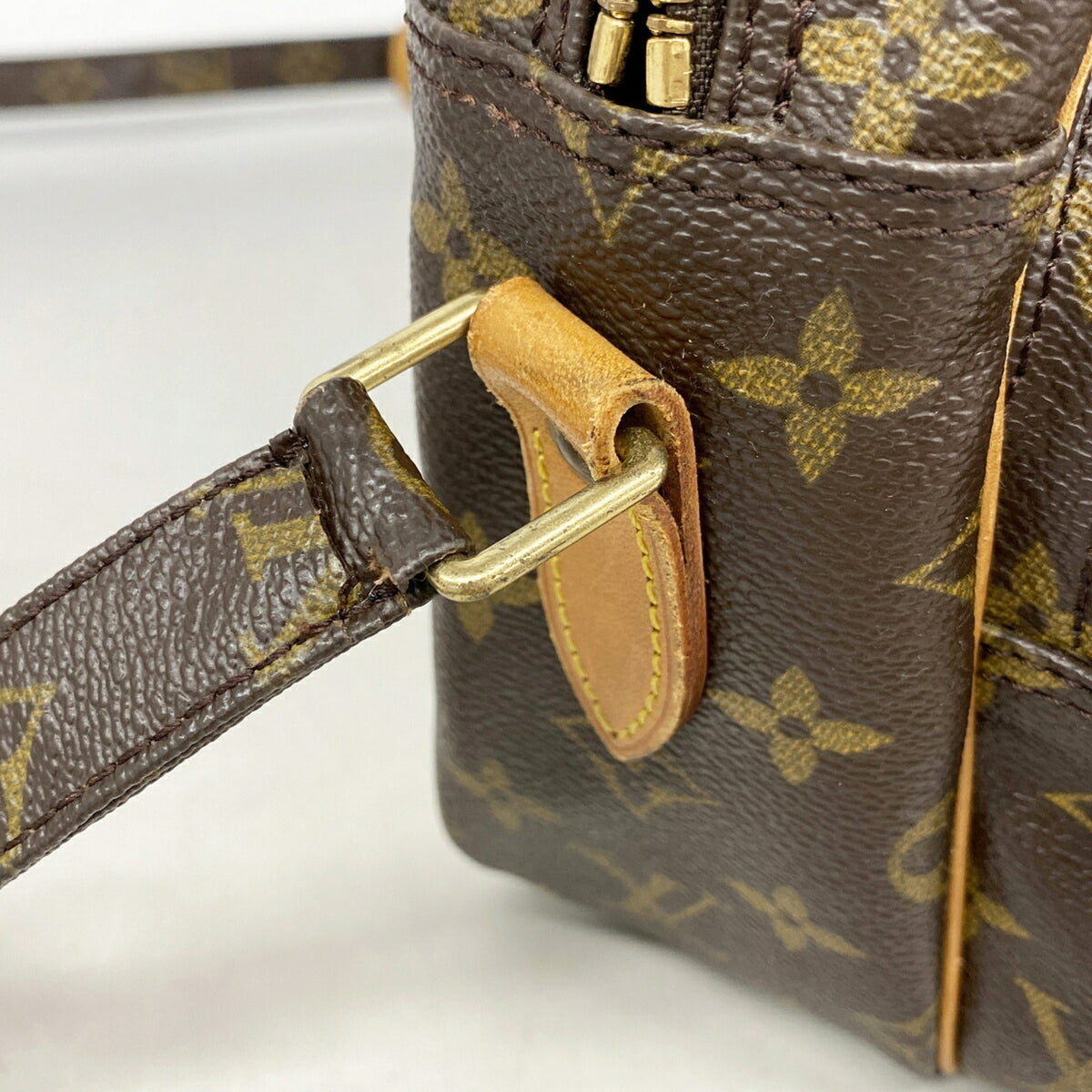Louis Vuitton Brown Shoulder Bag (Pre-Owned)