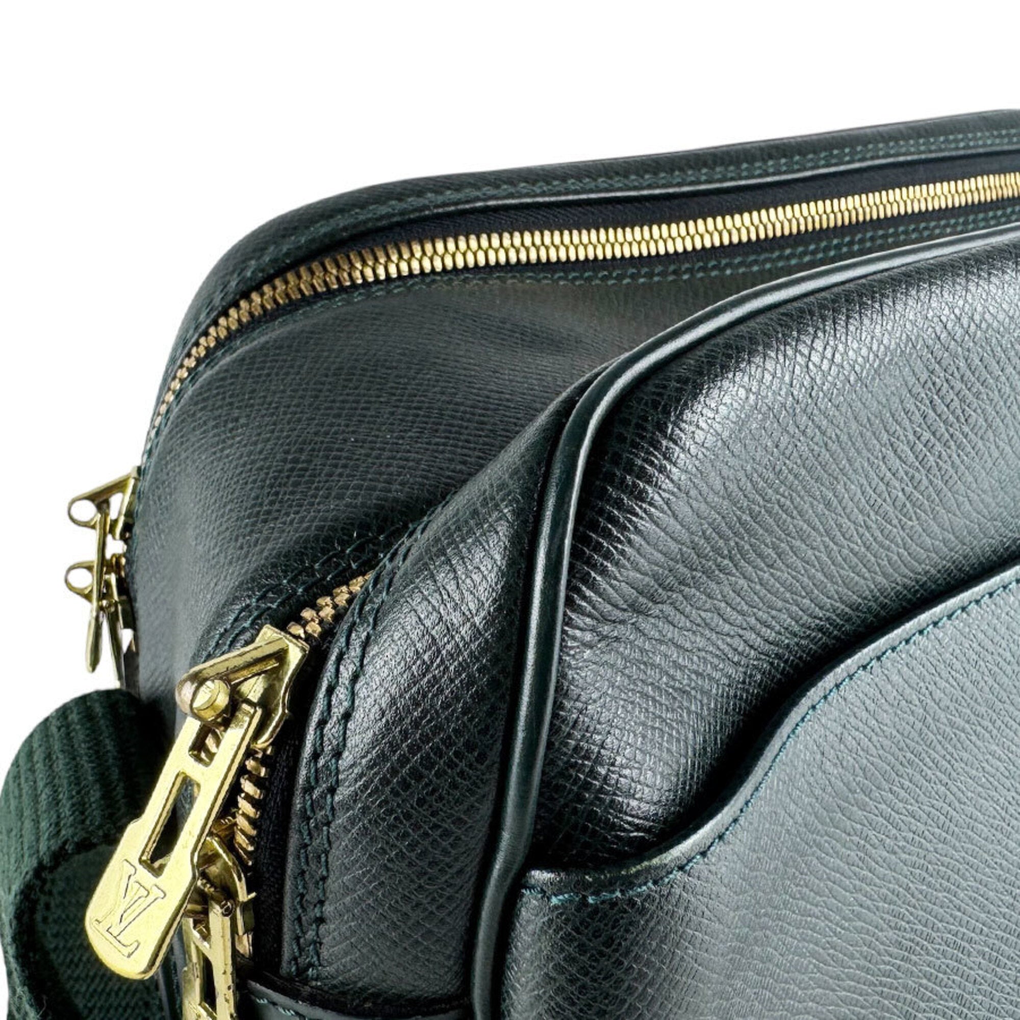 Louis Vuitton Episea Taiga Leather Shoulder Bag (Pre-Owned)