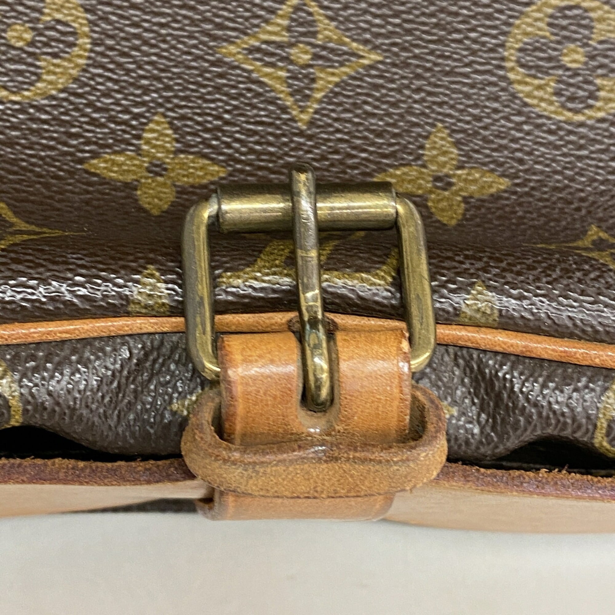 Louis Vuitton Brown Shoulder Bag (Pre-Owned)