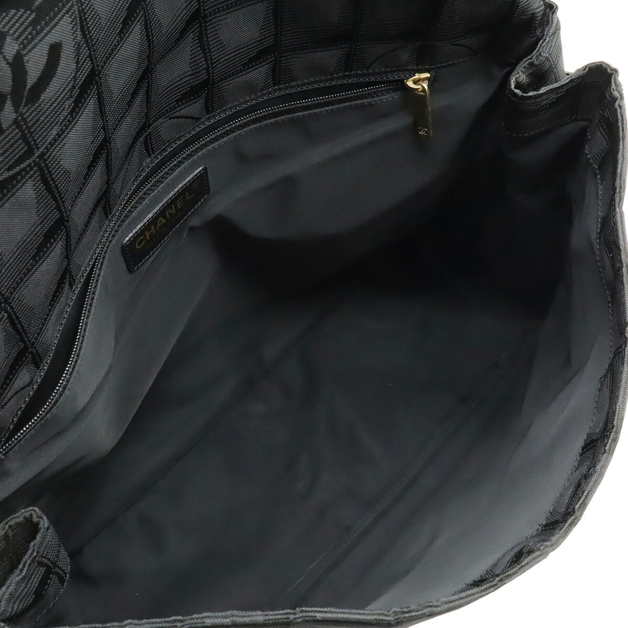 Chanel Black New Travel Line Shoulder Bag (Pre-Owned)