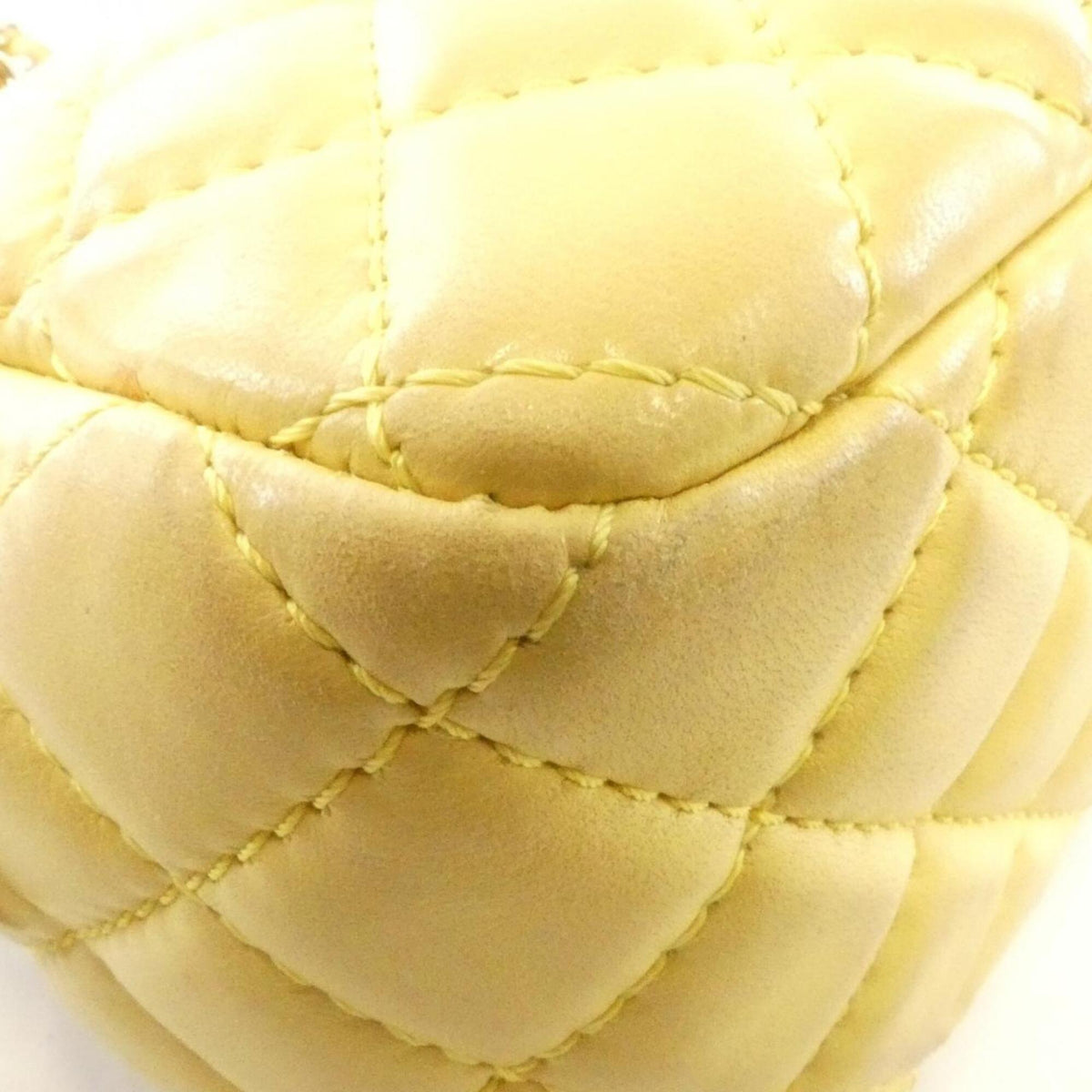 Chanel Yellow Shoulder Bag (Pre-Owned)