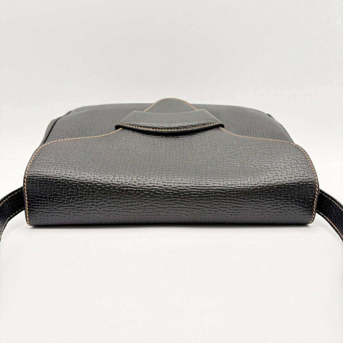 Loewe Black Leather Shoulder Bag (Pre-Owned)