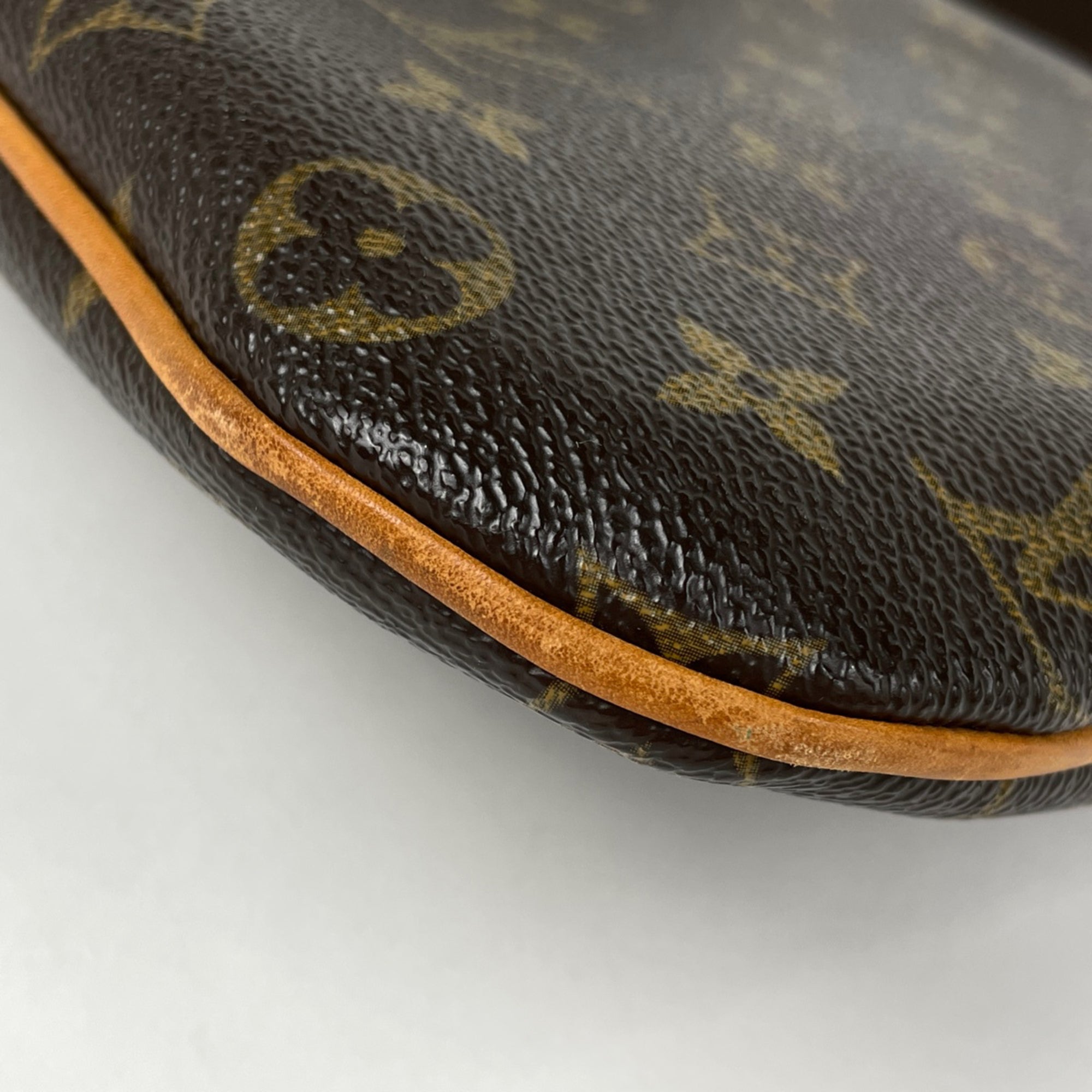 Louis Vuitton Brown Monogram Pochette Shoulder Bag (Pre-Owned)