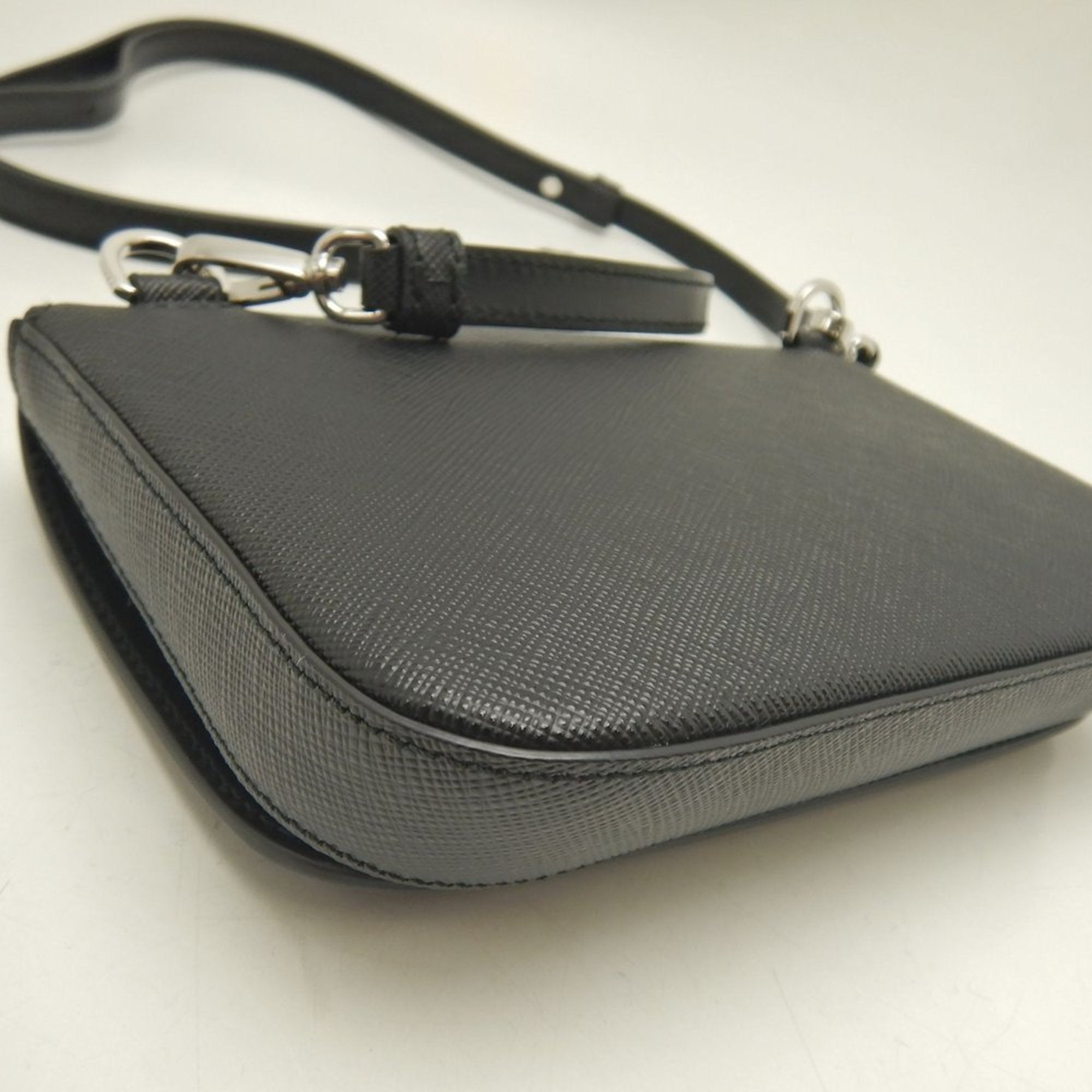 Prada Nero Leather Shoulder Bag (Pre-Owned)