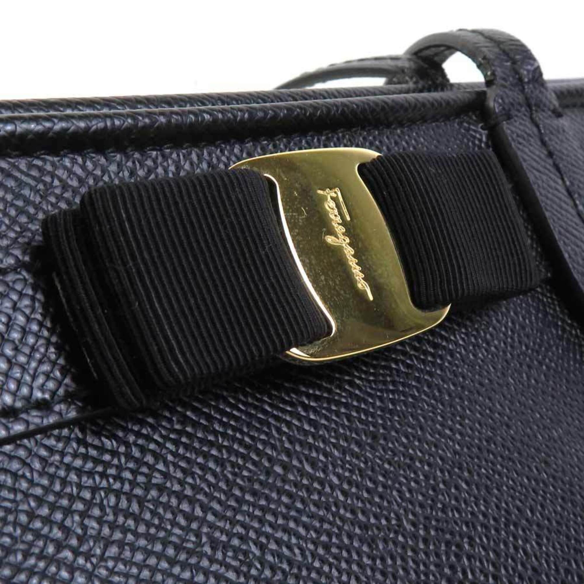 Salvatore Ferragamo Black Leather Shoulder Bag (Pre-Owned)
