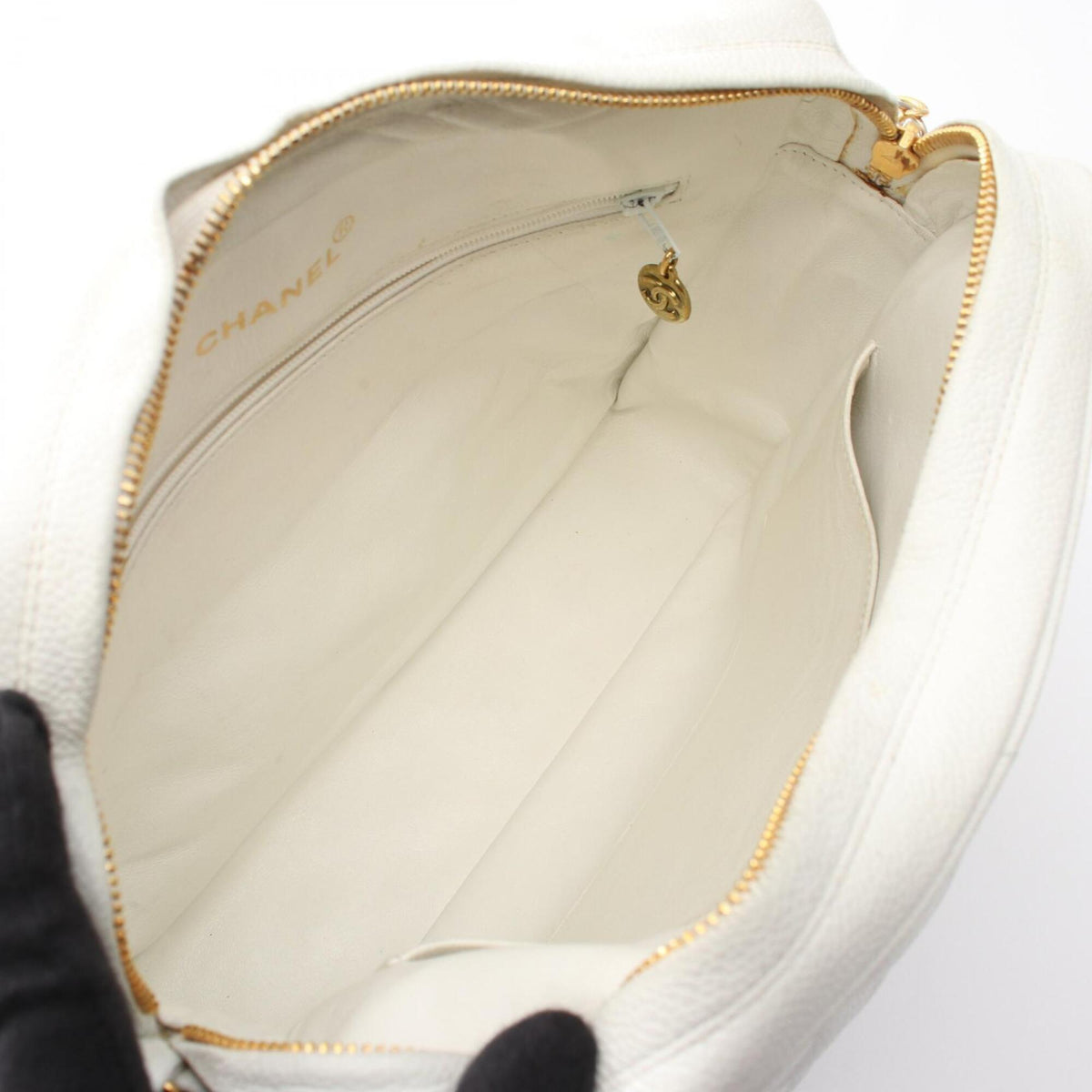 Chanel White Grained Calfskin Handbag Shoulder Bag (Pre-Owned)
