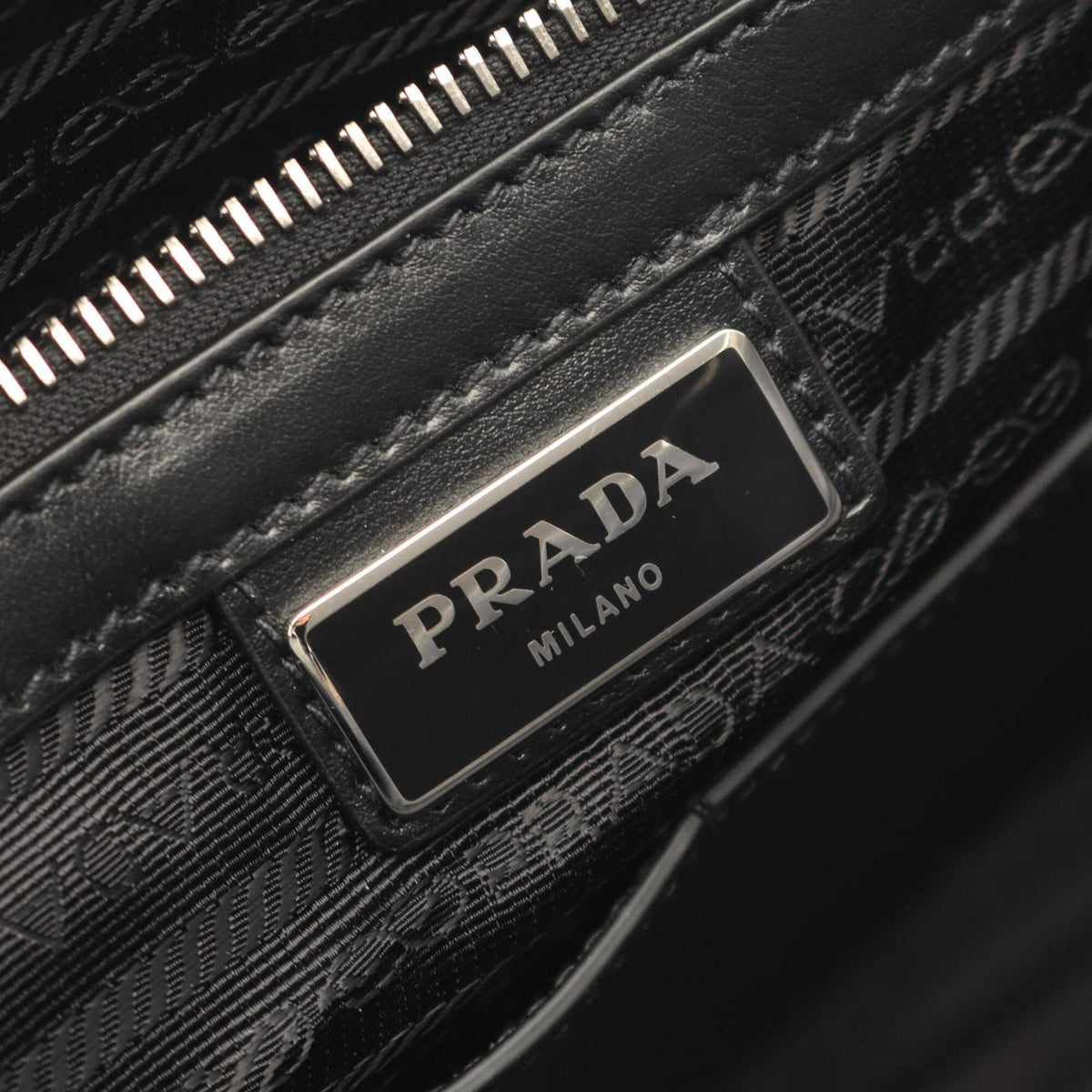 Prada Black Leather Handbag Shoulder Bag Weekend Bag (Pre-Owned)