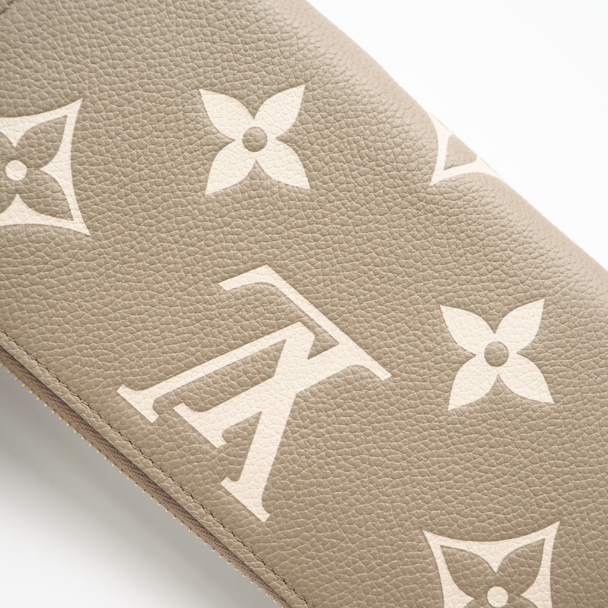 Louis Vuitton Beige Cream Leather Long Wallet (Bi-Fold) (Pre-Owned)