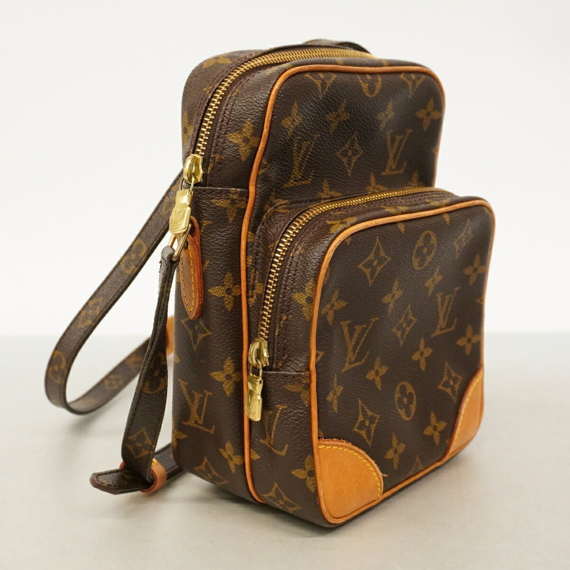 Louis Vuitton Brown Shoulder Bag (Pre-Owned)