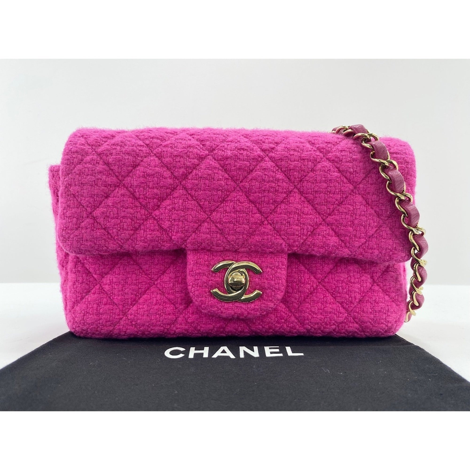 Chanel Pink Shoulder Bag (Pre-Owned)