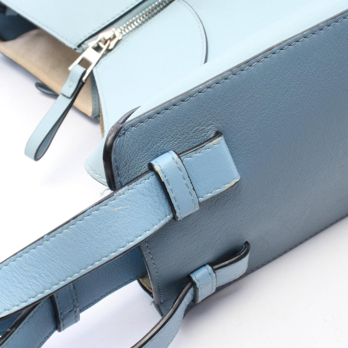 Loewe Blue Leather Handbag (Pre-Owned)