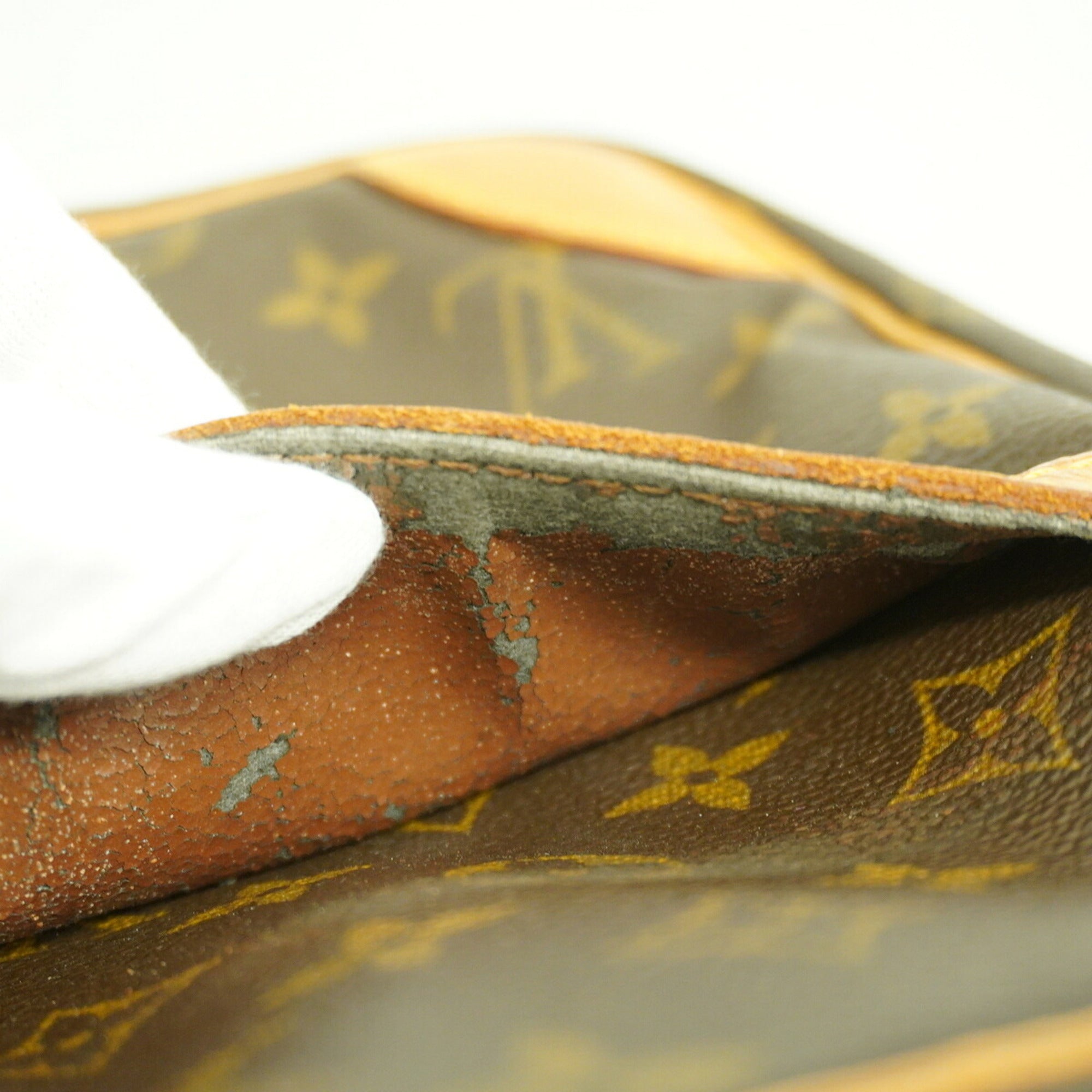Louis Vuitton Brown Shoulder Bag (Pre-Owned)