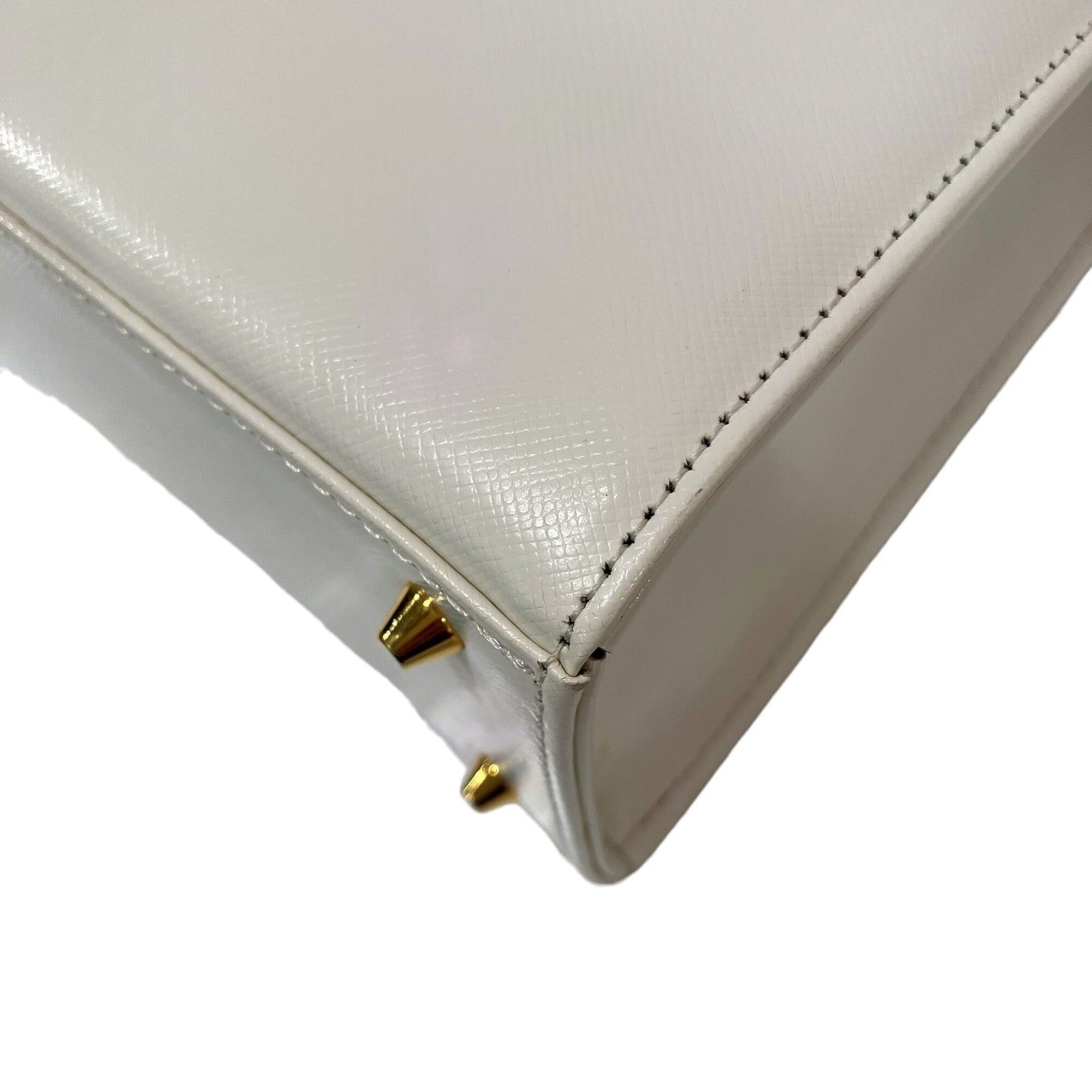 Yves Saint Laurent White Leather Handbag (Pre-Owned)