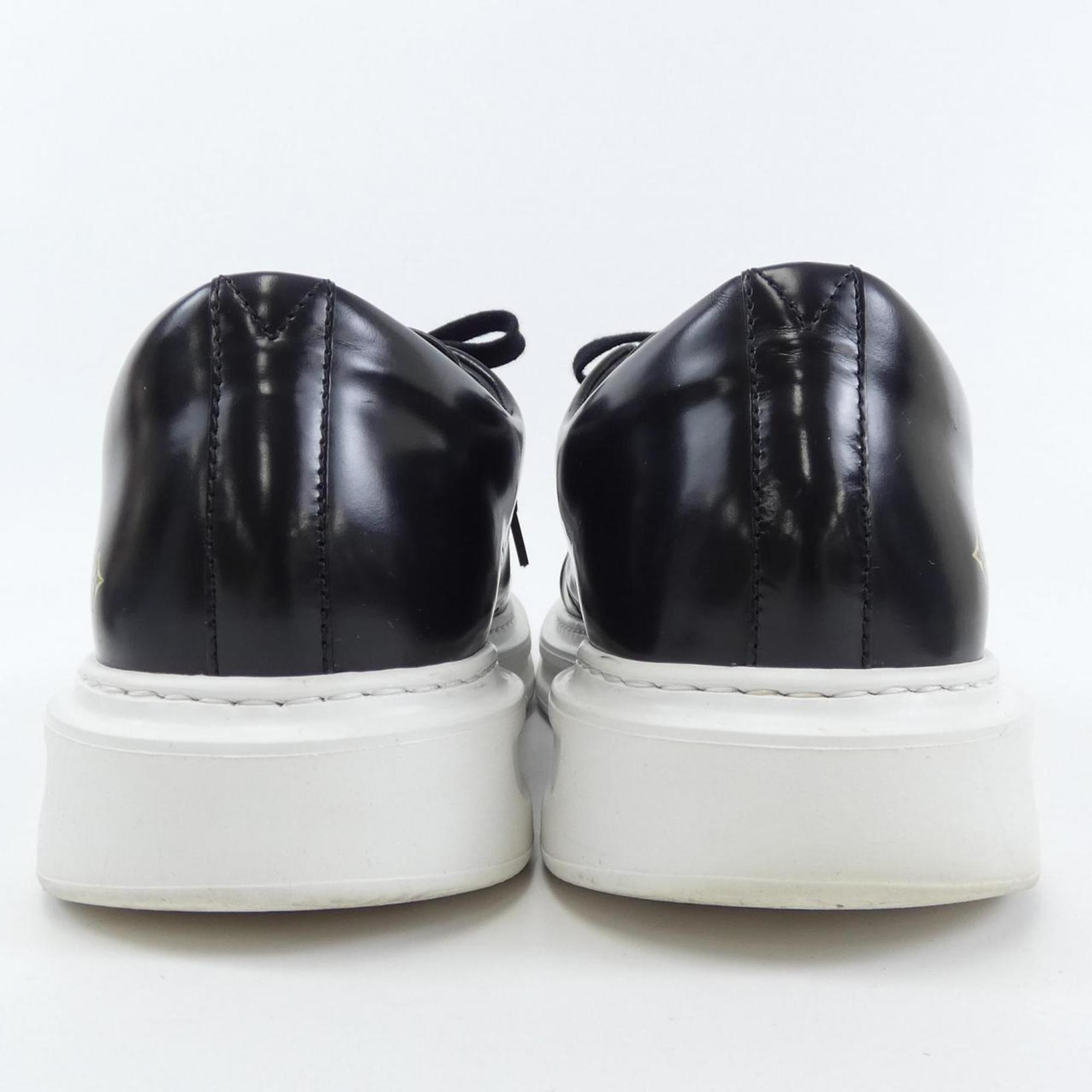 Louis Vuitton Black White Sneakers (Pre-Owned)