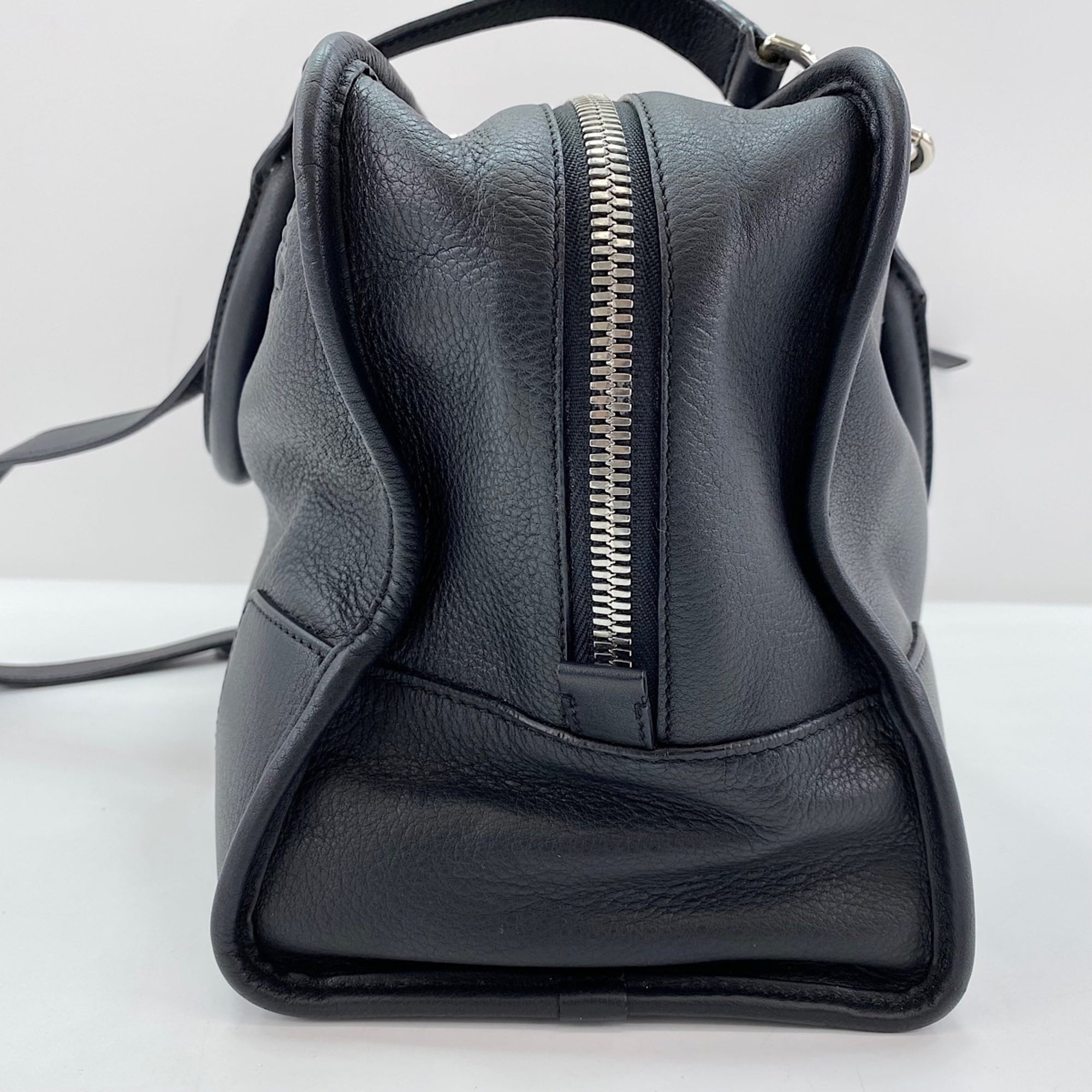 Loewe Black Leather Handbag (Pre-Owned)