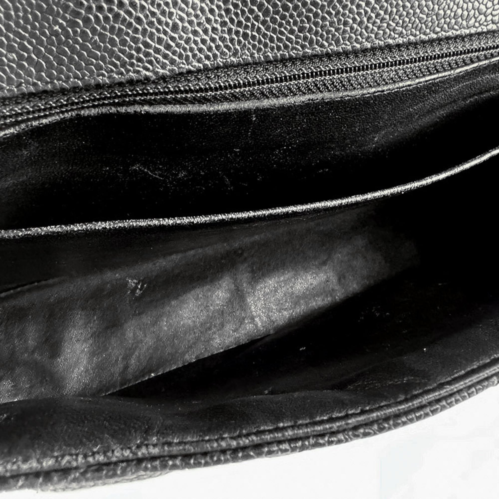 Chanel Black Grained Calfskin Shoulder Bag (Pre-Owned)