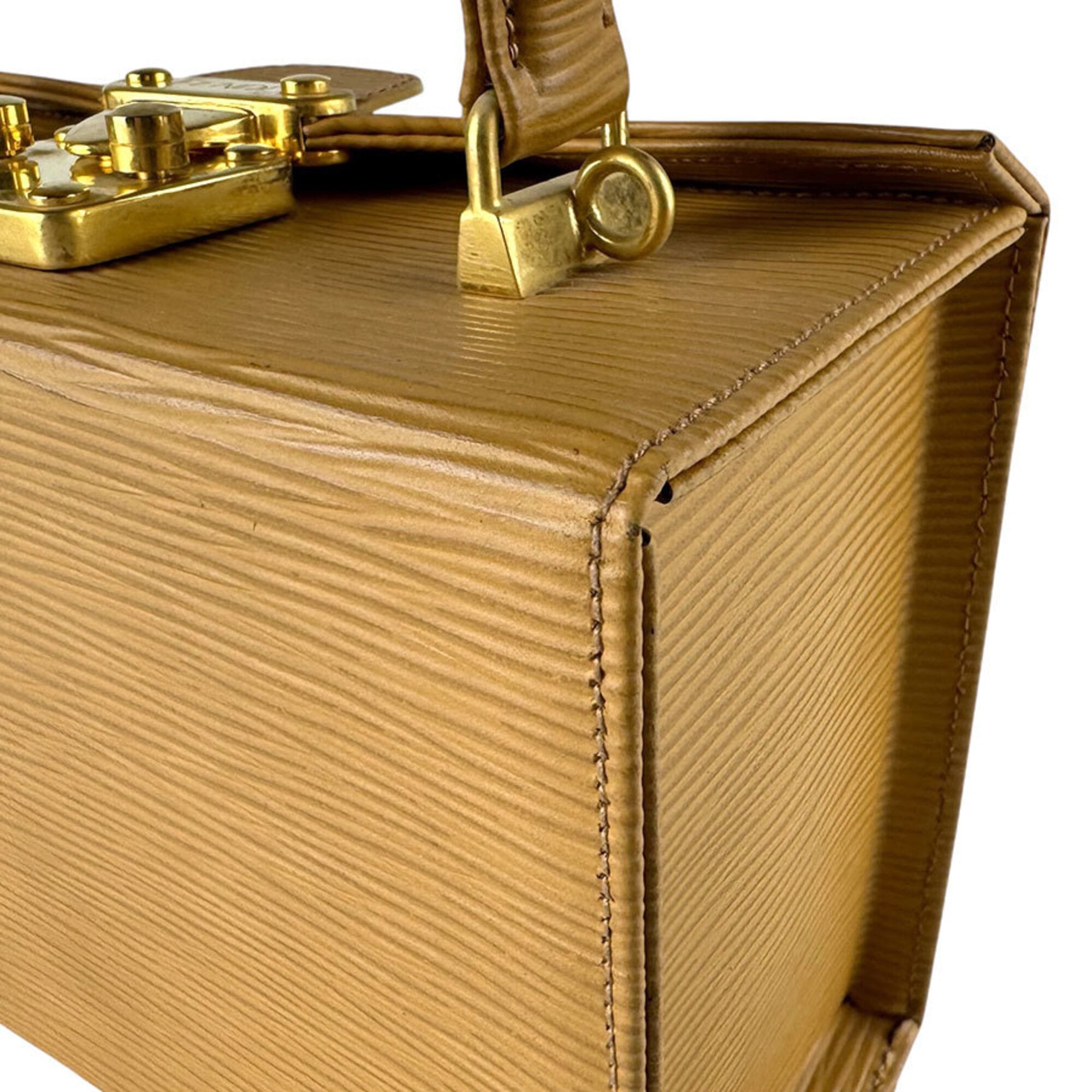 Fendi Beige Leather Handbag (Pre-Owned)