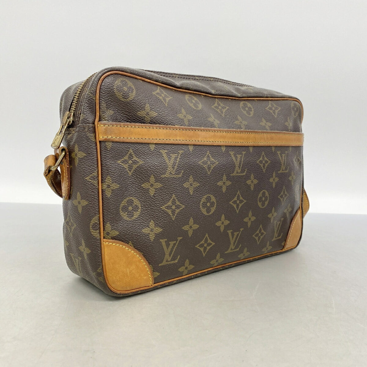Louis Vuitton Brown Shoulder Bag (Pre-Owned)