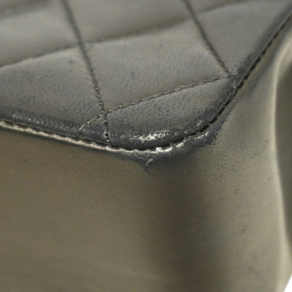 Chanel Black Leather Shoulder Bag (Pre-Owned)