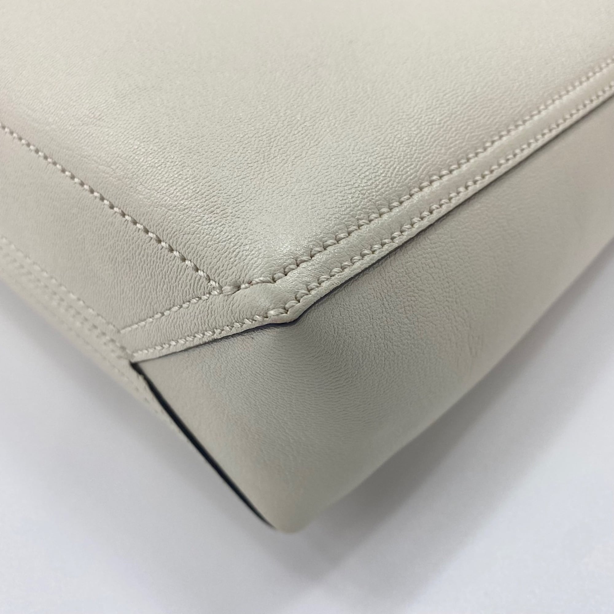 Gucci Gg Marmont White Tote Bag (Pre-Owned)