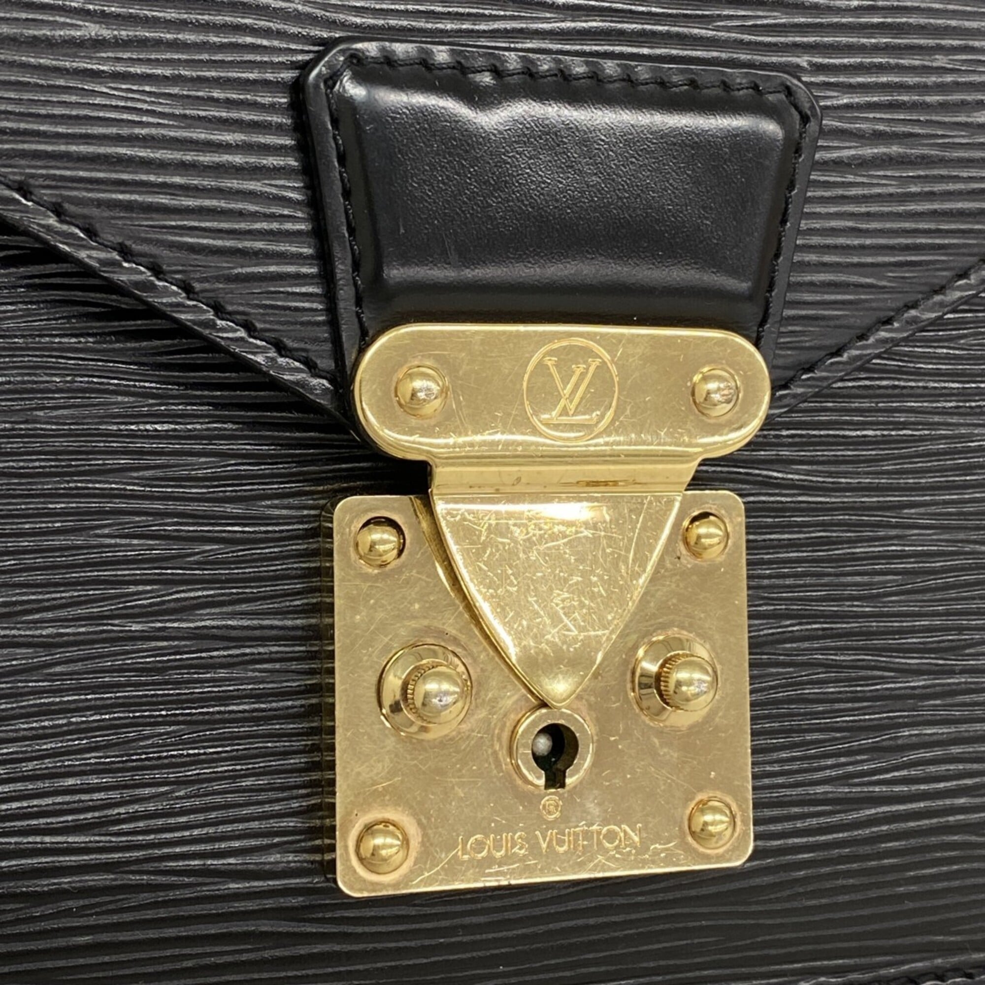 Louis Vuitton Noir Clutch Bag (Pre-Owned)