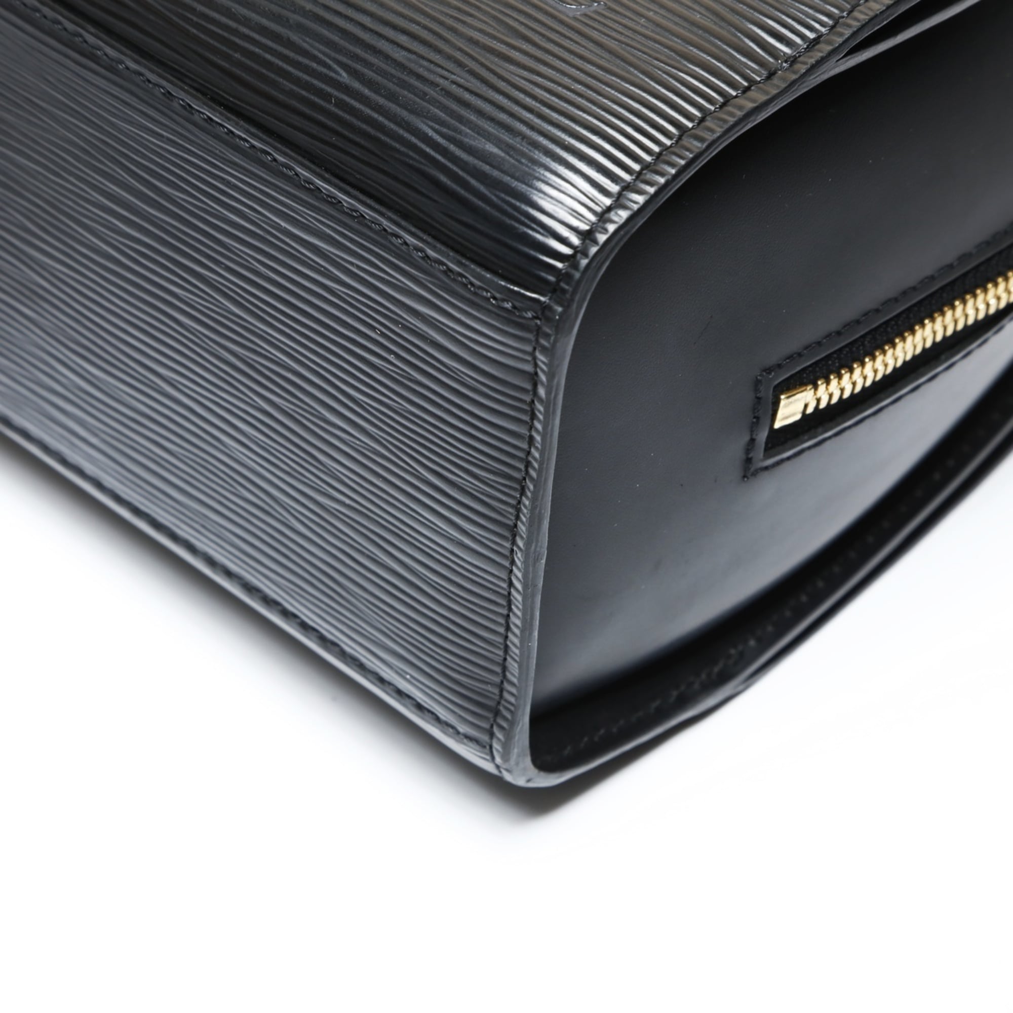 Louis Vuitton Black Handbag (Pre-Owned)