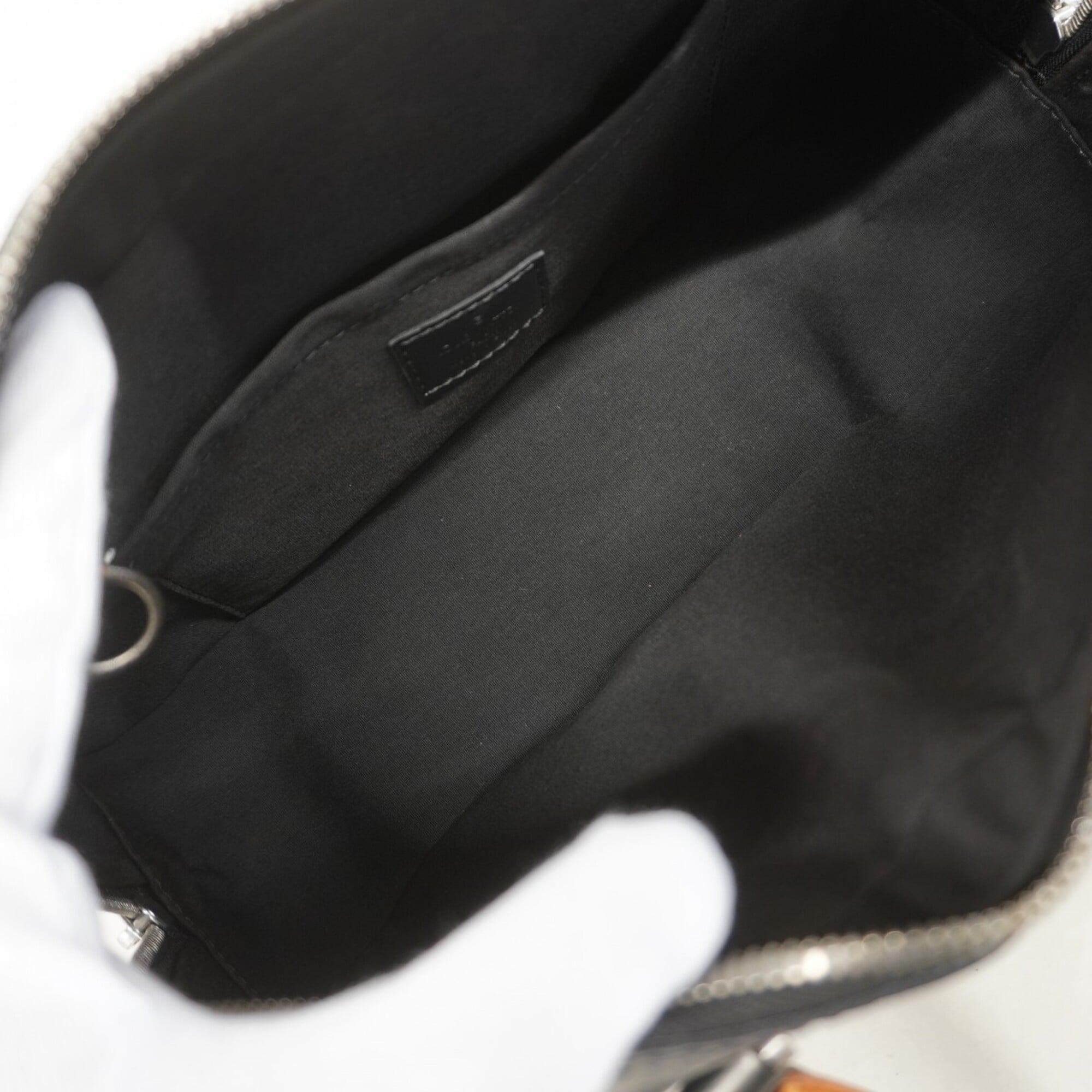 Louis Vuitton Noir Handbag (Pre-Owned)