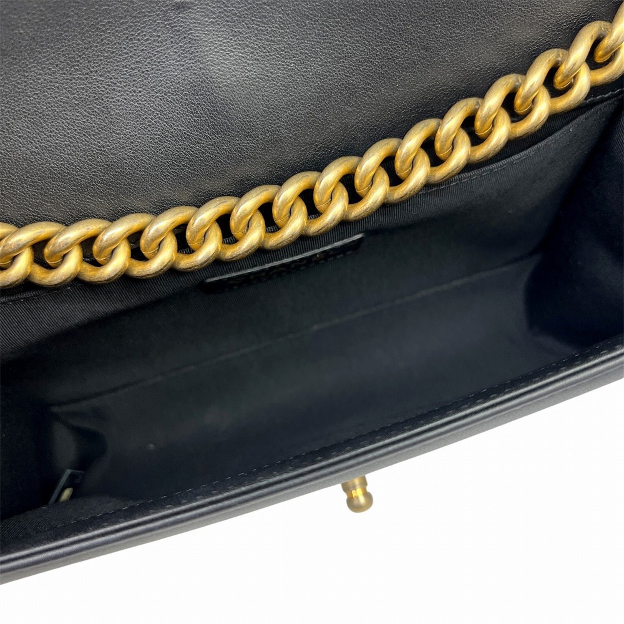 Chanel Matelasse Black Leather Shoulder Bag (Pre-Owned)