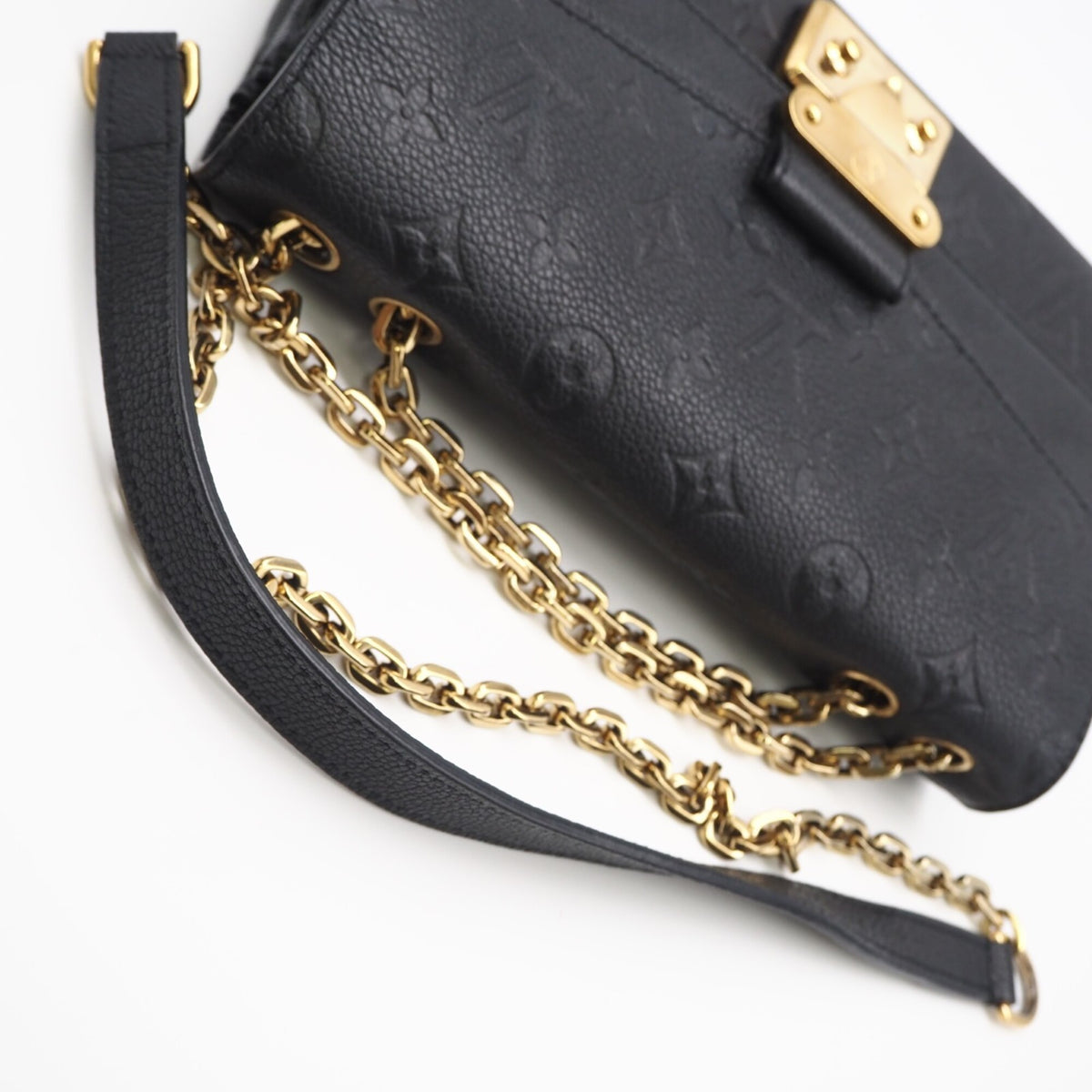 Louis Vuitton Black Leather Shoulder Bag (Pre-Owned)
