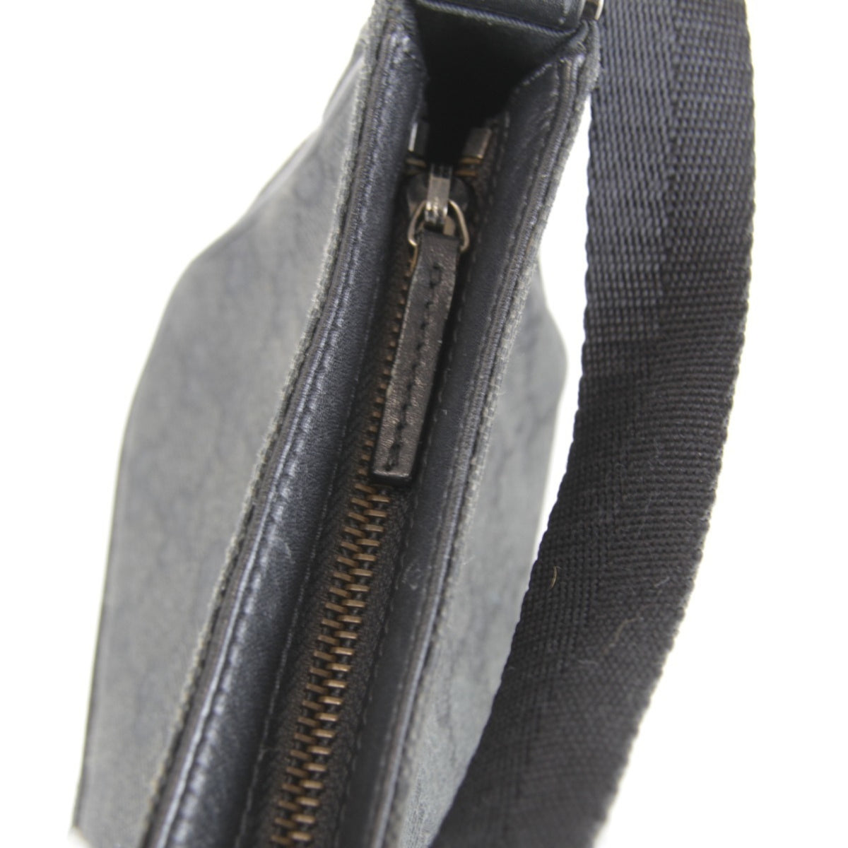 Gucci Black Gg Canvas Handbag (Pre-Owned)