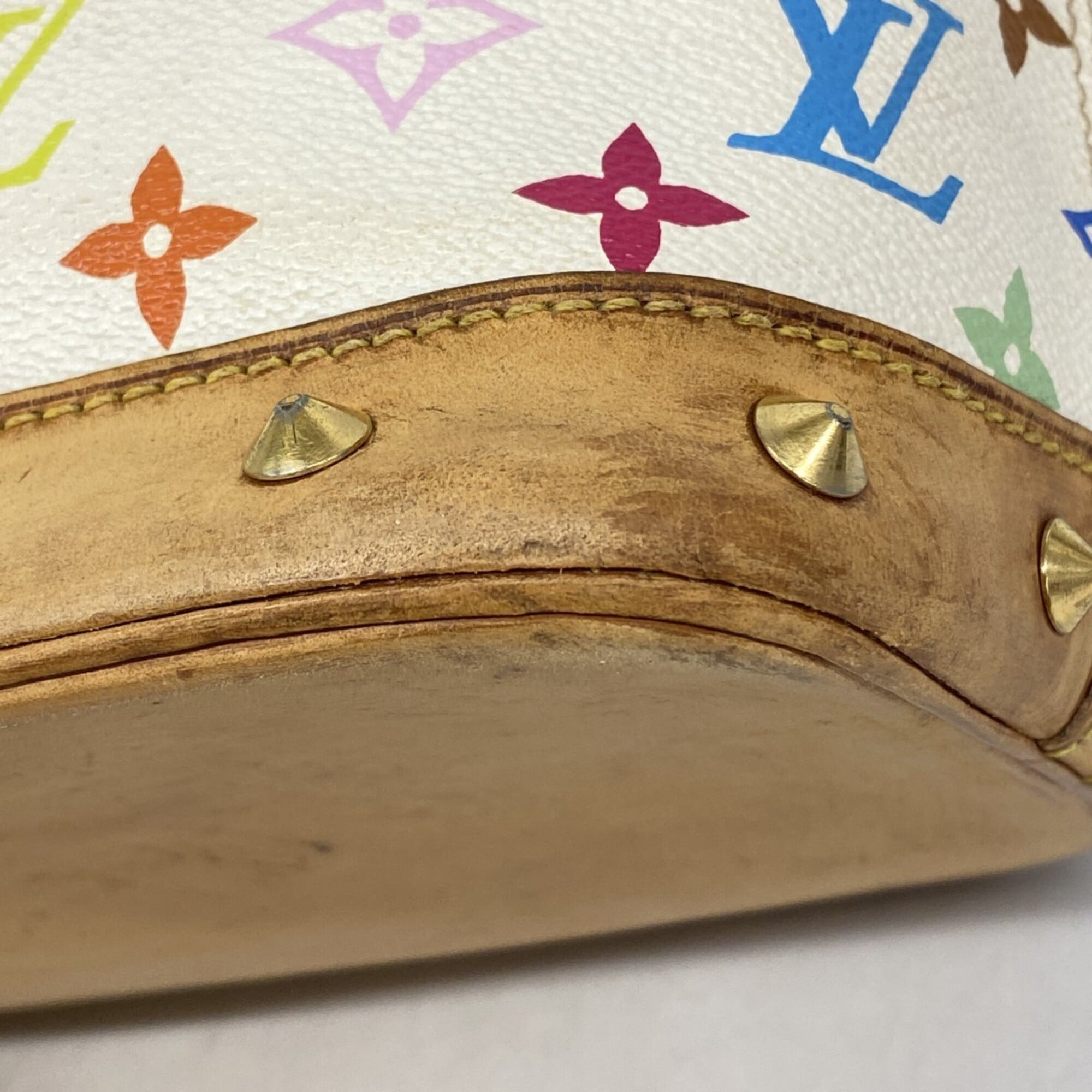 Louis Vuitton Blanc Handbag (Pre-Owned)