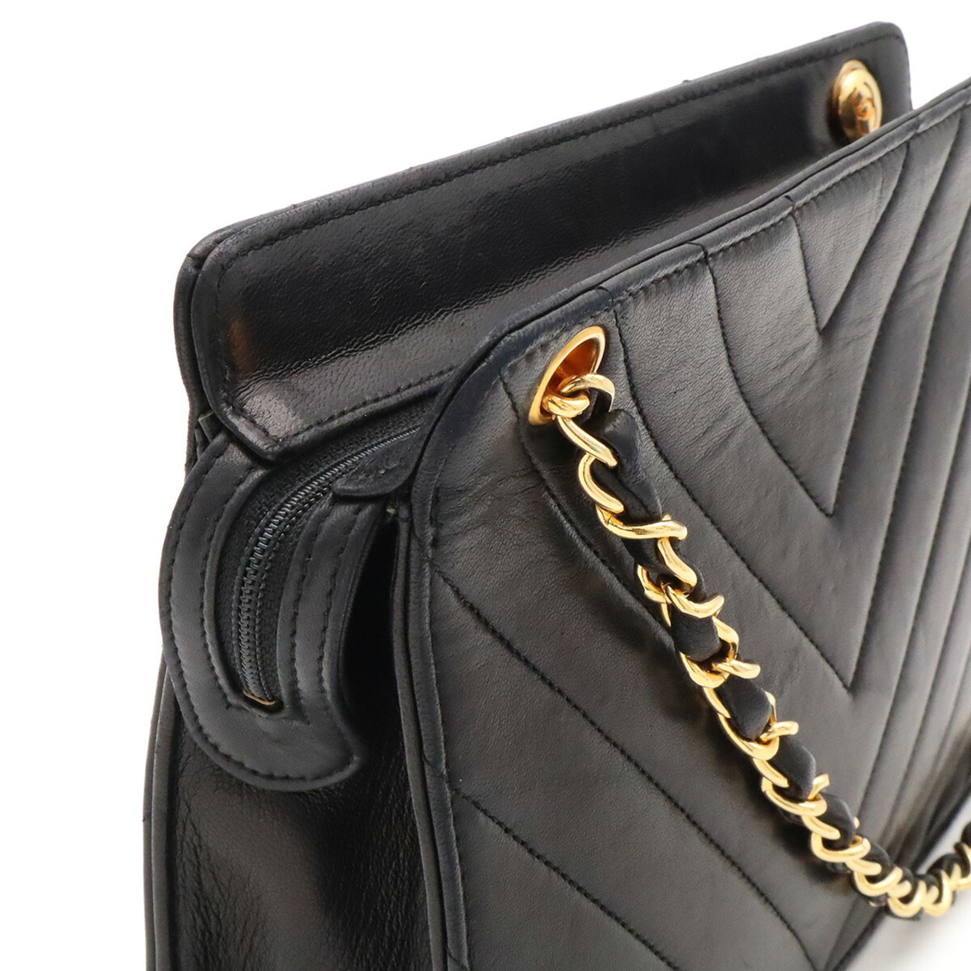 Chanel Black Shoulder Bag (Pre-Owned)