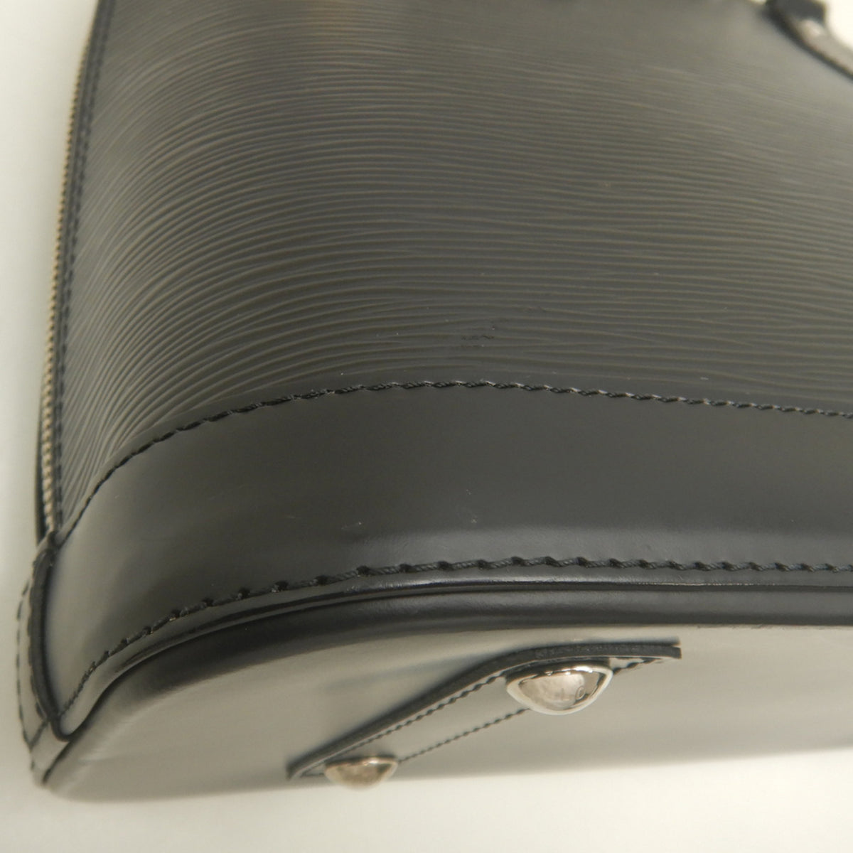Louis Vuitton Noir Epi Leather Handbag (Pre-Owned)
