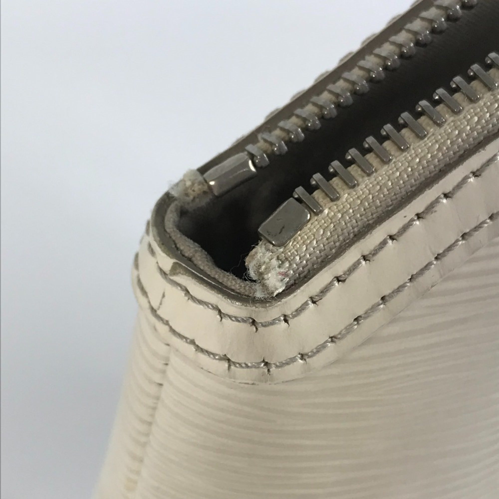 Louis Vuitton Epi Lv Off White Epi Leather Handbag Tote Bag (Pre-Owned)