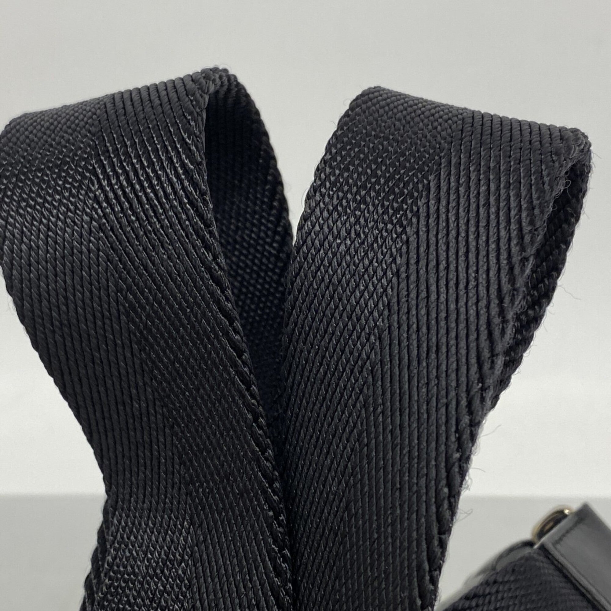 Chanel Black Nylon Shoulder Bag (Pre-Owned)