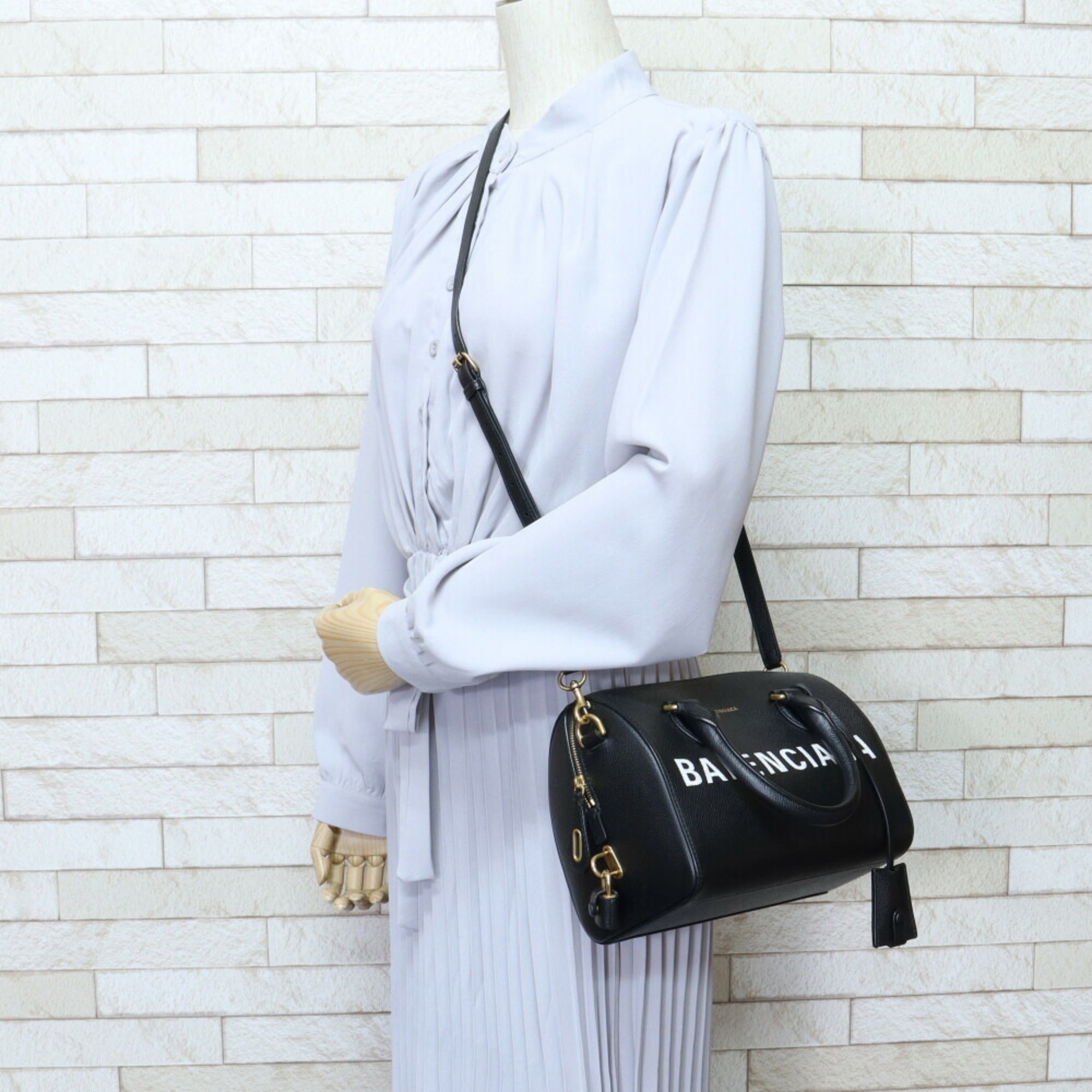 Balenciaga Black Leather Handbag (Pre-Owned)