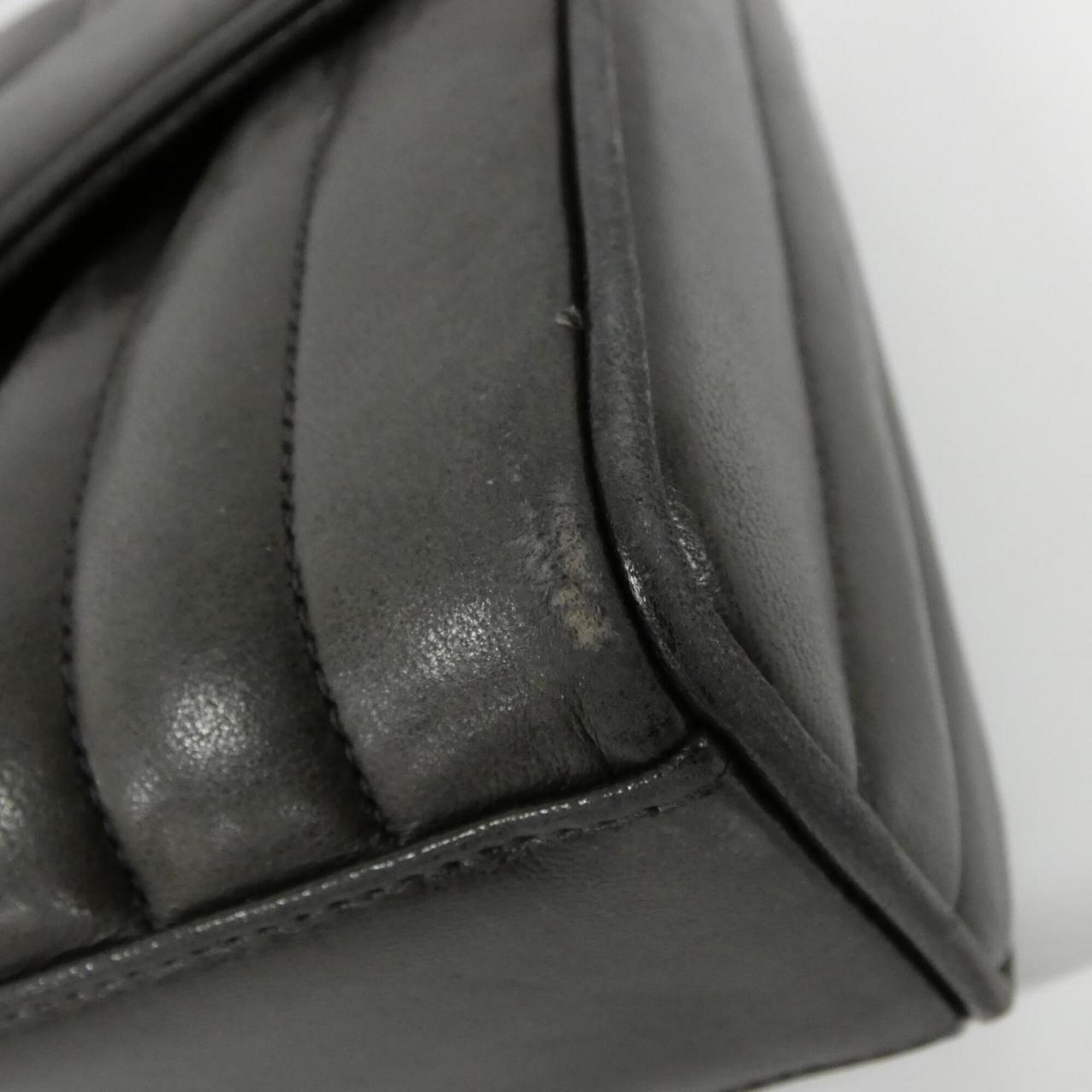 Chanel Black Leather Shoulder Bag (Pre-Owned)
